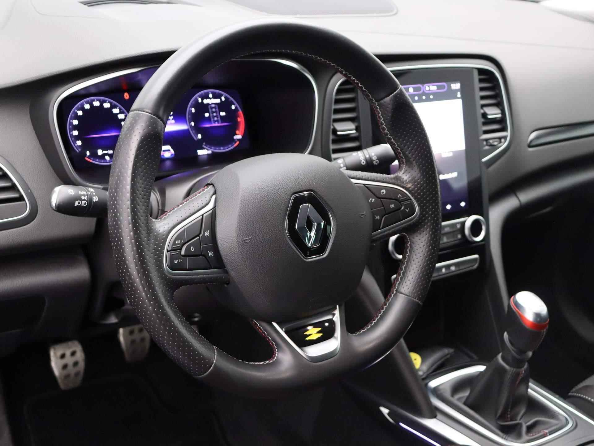 Renault Mégane Estate TCe 140pk R.S. Line | Head Up Display | Bose Audio | Handsfree | Groot Scherm Navigatie | - 18/49