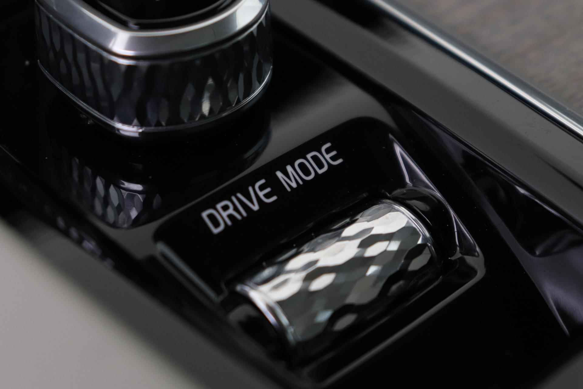 Volvo XC60 T8 RECHARGE AWD INSCRIPTION -ALS NIEUW!! -PANO.DAK|GEVENT.LEDER|360°CAM|HEAD-UP DISP.|HK-AUDIO|22" - 12/59