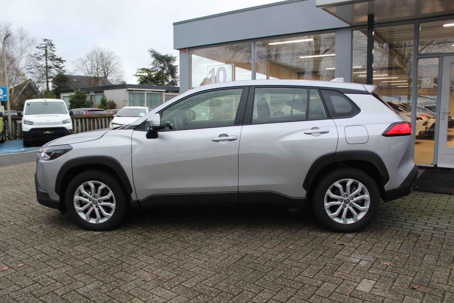 Toyota Corolla Cross HYBRID 200 BUSINESS PLUS STOEL/STUURVERW. DODEHOEKDETECTIE SENSOREN PARKCAMERA LM-VELGEN DAB CLIMA AD-CRUISE - 2/33