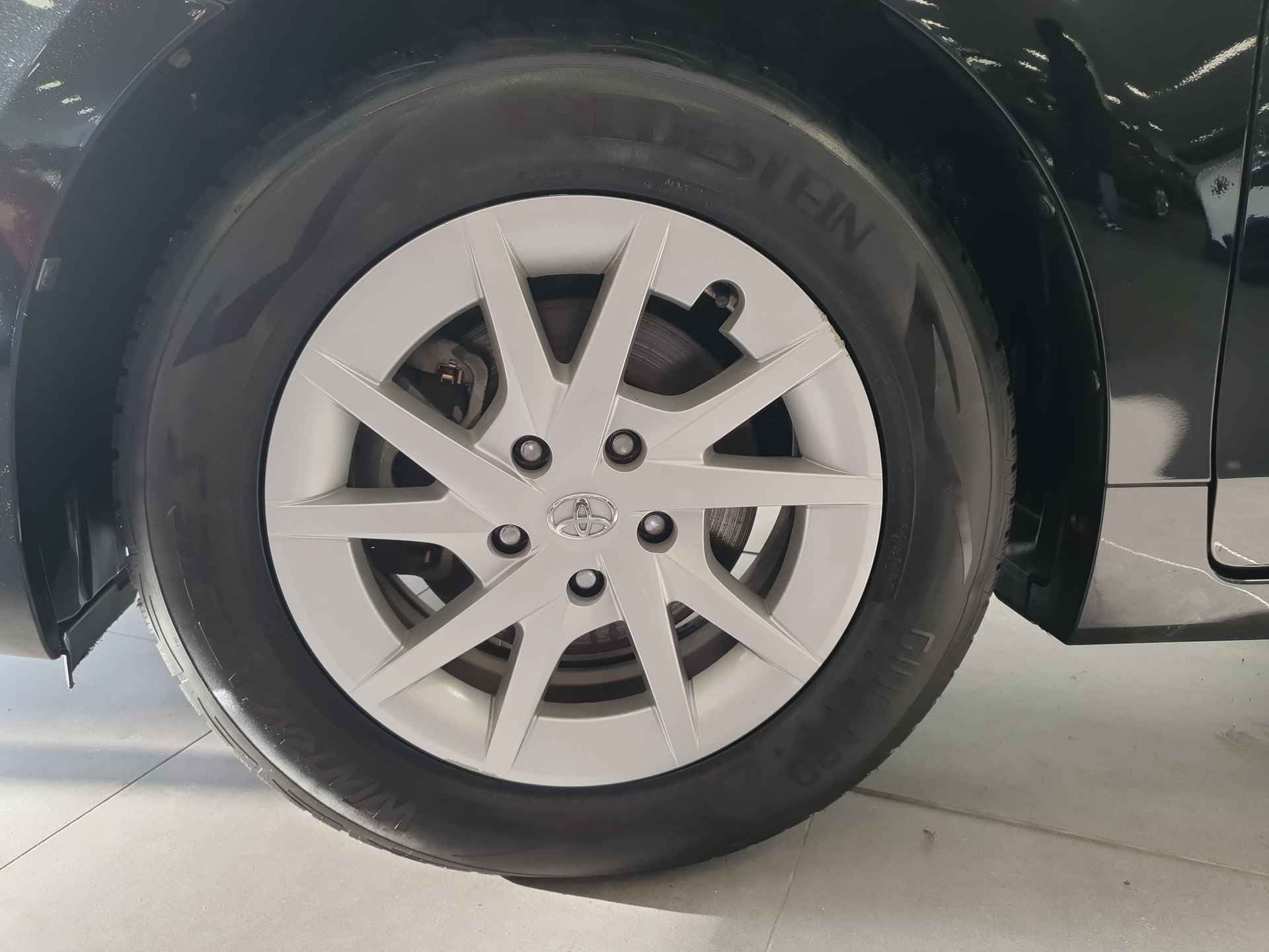 Toyota Prius Wagon 1.8 Aspiration Limited (Navigatie - Parkeersensoren achter) - 10/25