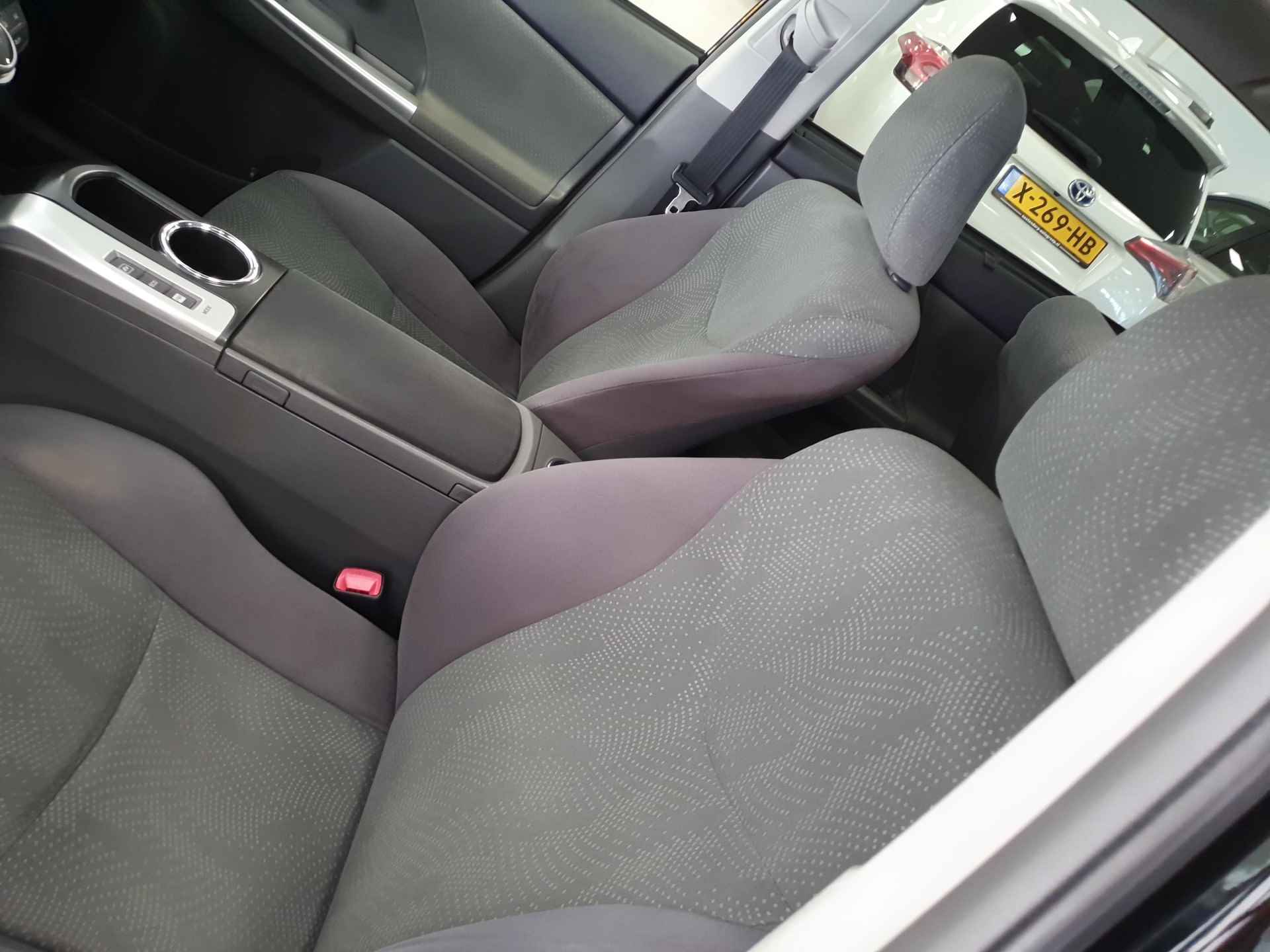Toyota Prius Wagon 1.8 Aspiration Limited (Navigatie - Parkeersensoren achter) - 11/25