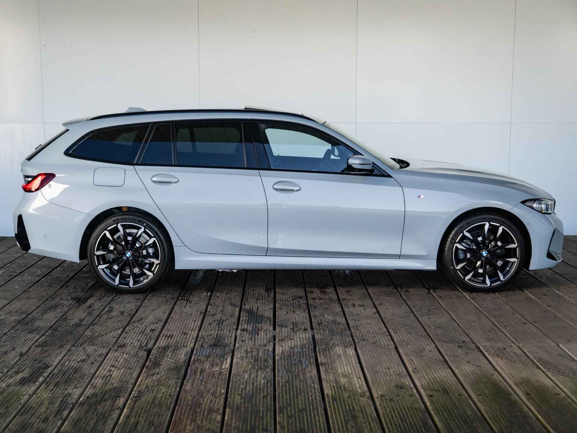 BMW 3-serie Touring 330e | M Sport Package | Innovation Pack | Comfort Pack - 4/61