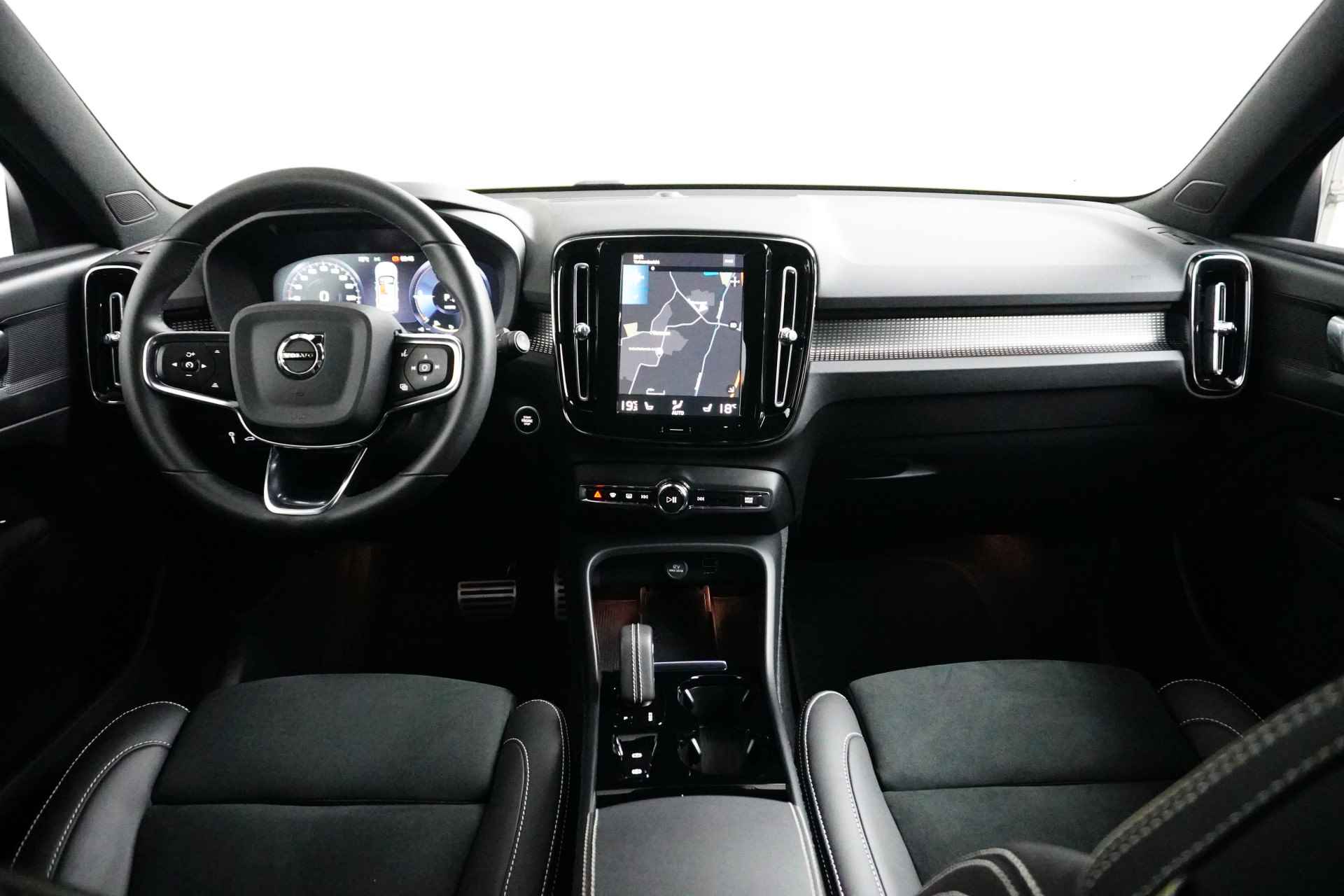 Volvo XC40 T4 Recharge R-Design | Climate control | Navigatie | Getint glas | Stoelverwarming | Verwarmde voorruit | Camera | Draadloos lad - 10/29