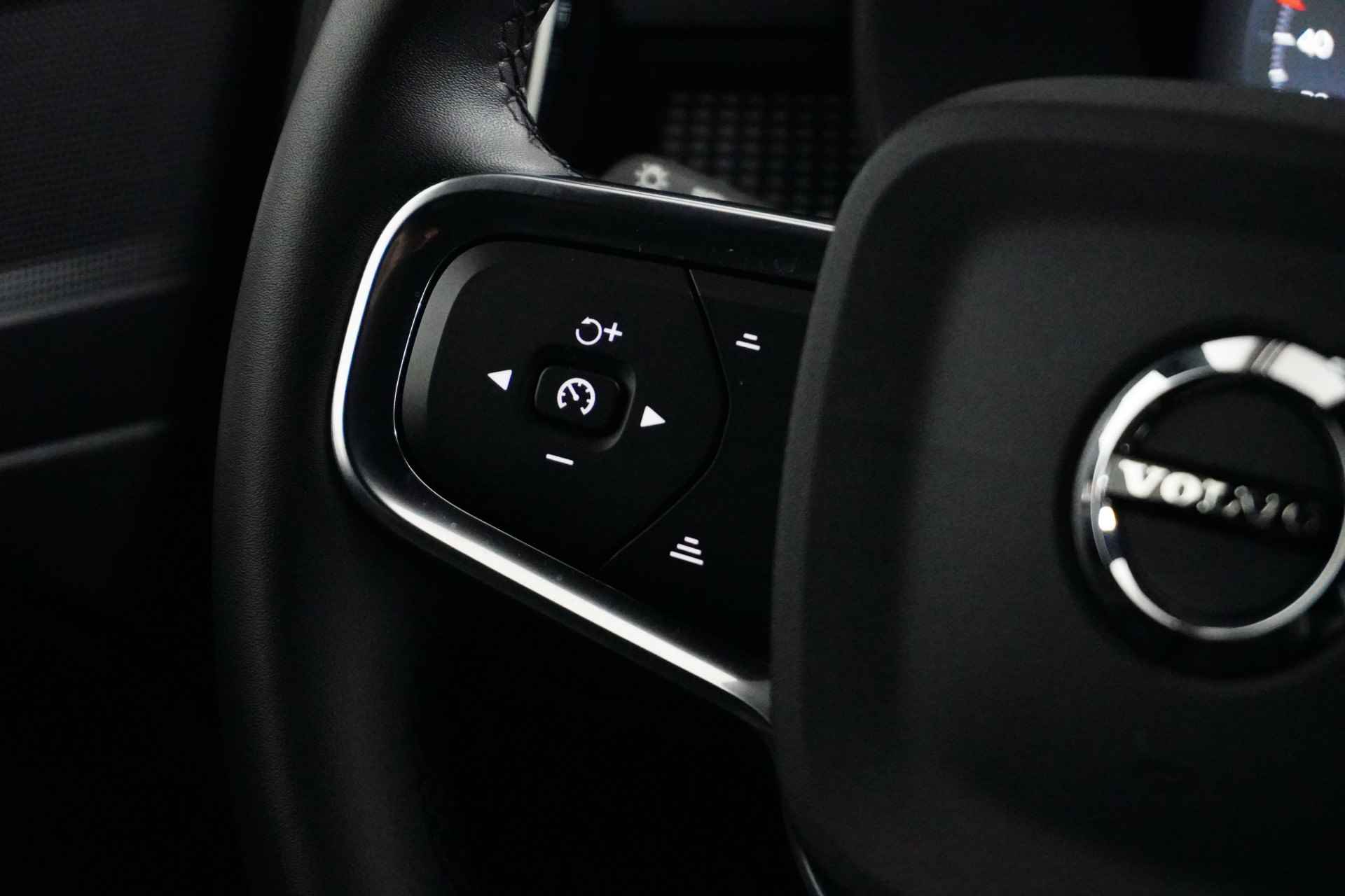 Volvo XC40 T4 Recharge R-Design | Climate control | Navigatie | Getint glas | Stoelverwarming | Verwarmde voorruit | Camera | Draadloos lad - 12/29