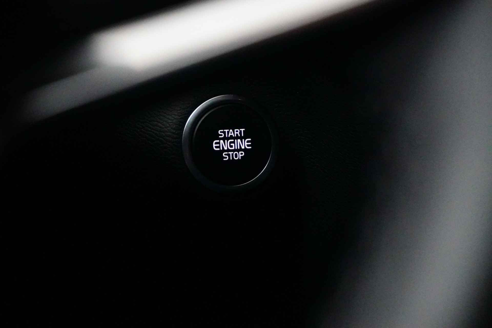 Volvo XC40 T4 Recharge R-Design | Climate control | Navigatie | Getint glas | Stoelverwarming | Verwarmde voorruit | Camera | Draadloos lad - 18/29
