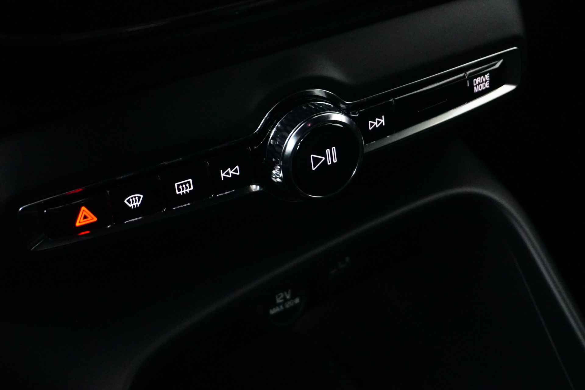Volvo XC40 T4 Recharge R-Design | Climate control | Navigatie | Getint glas | Stoelverwarming | Verwarmde voorruit | Camera | Draadloos lad - 23/29
