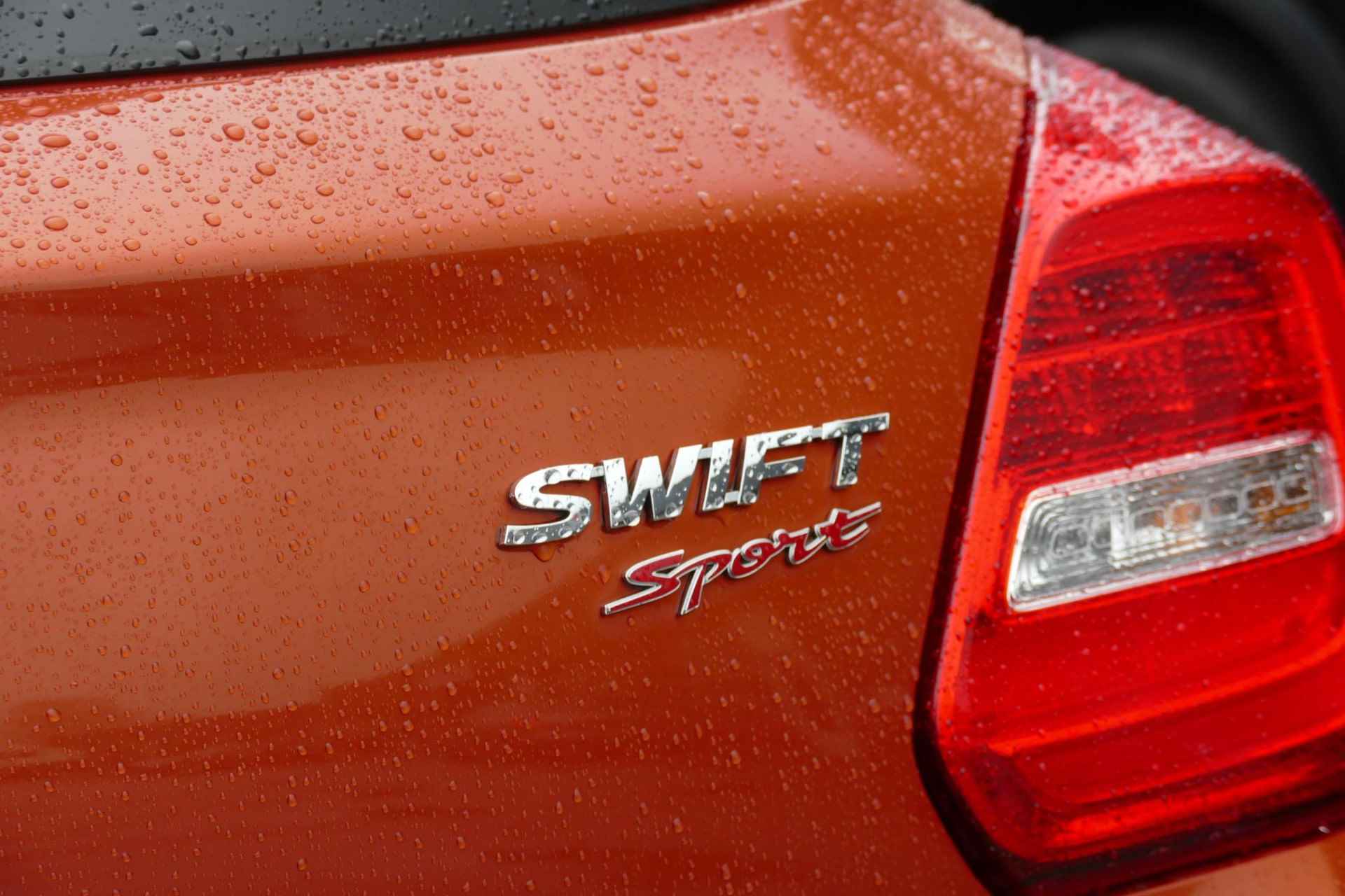 Suzuki Swift 1.4 Sport Smart Hybrid - 8/35