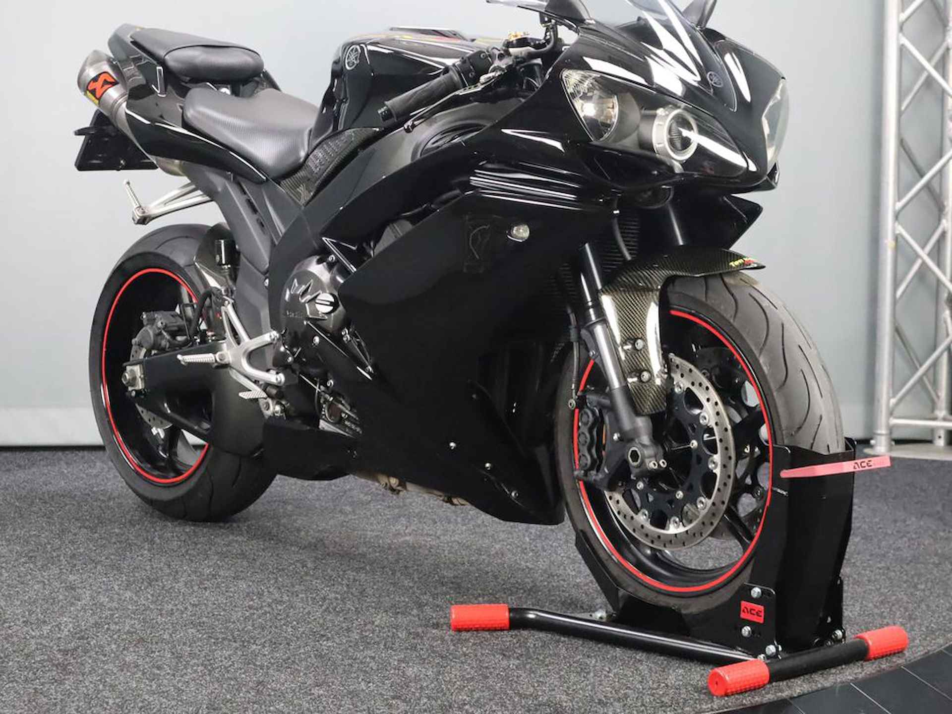 Yamaha YZF-R1 - 3/12