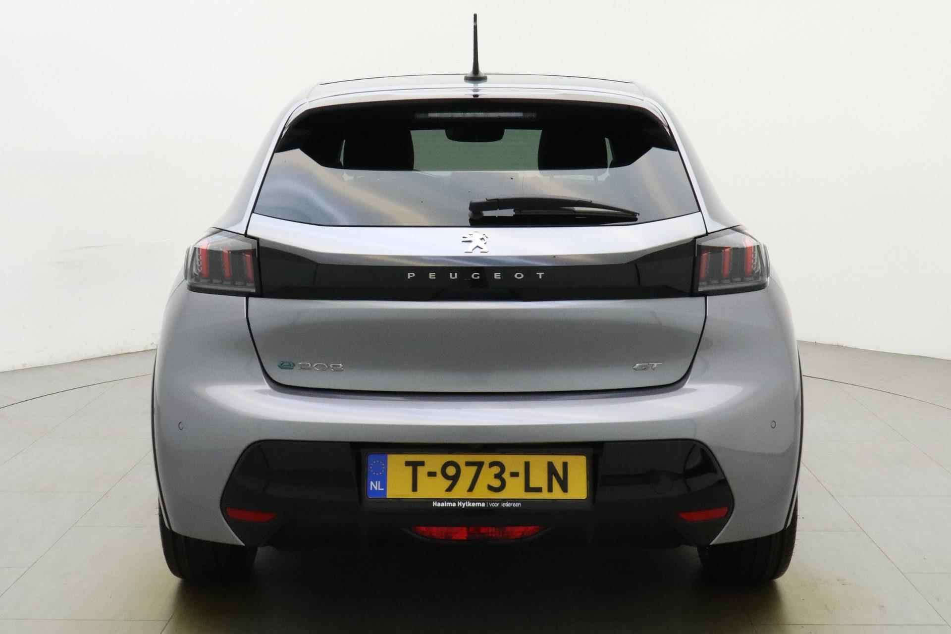 Peugeot e-208 EV GT Pack 50 kWh | Panoramadak | Subsidie | Alcantara bekleding | Stoelverwarming | Parkeersensoren voor en achter | Achteruitrijcamera | Climate control | Navigatie - 11/37