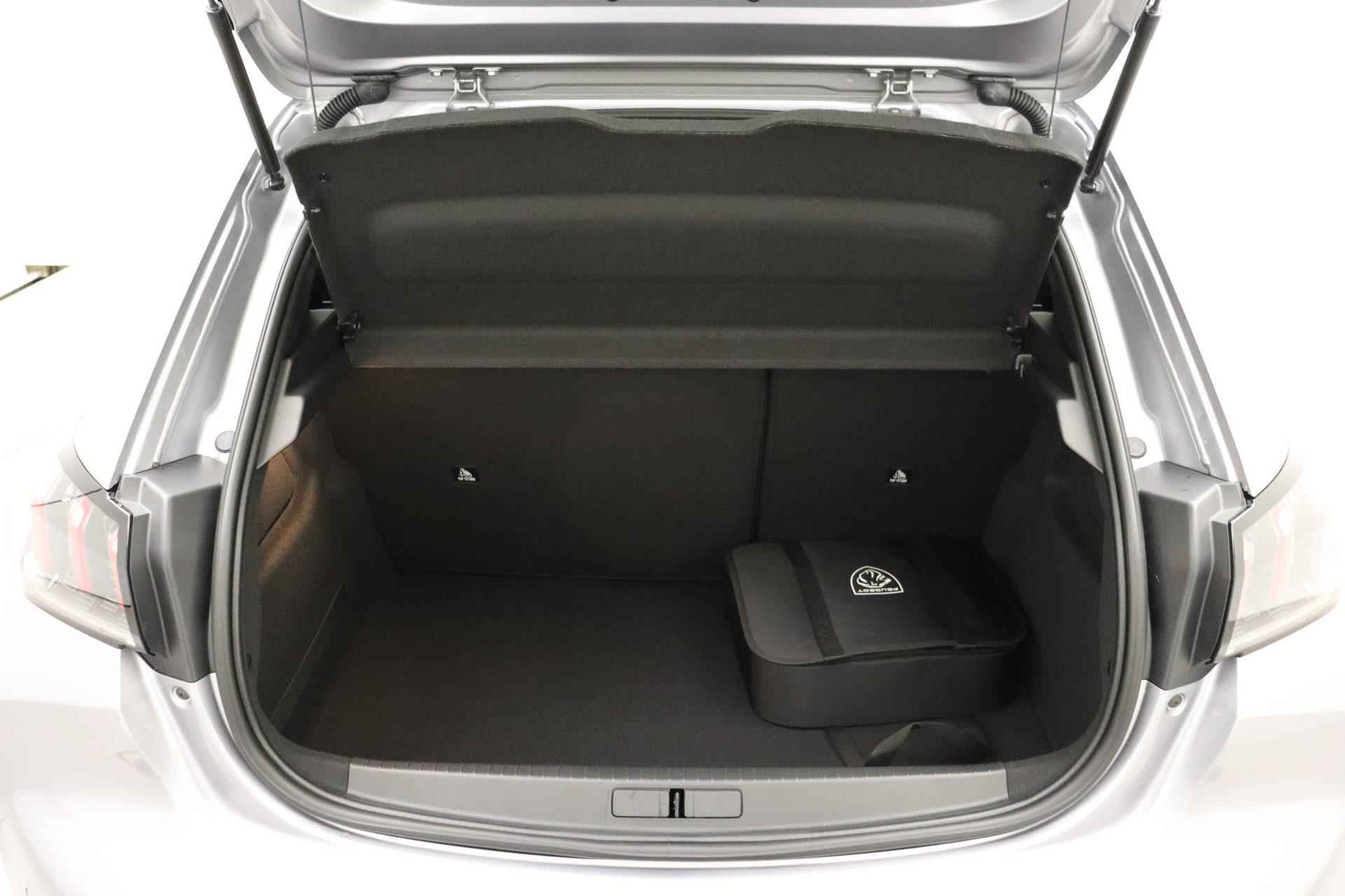 Peugeot e-208 EV GT Pack 50 kWh | Panoramadak | Subsidie | Alcantara bekleding | Stoelverwarming | Parkeersensoren voor en achter | Achteruitrijcamera | Climate control | Navigatie - 13/37