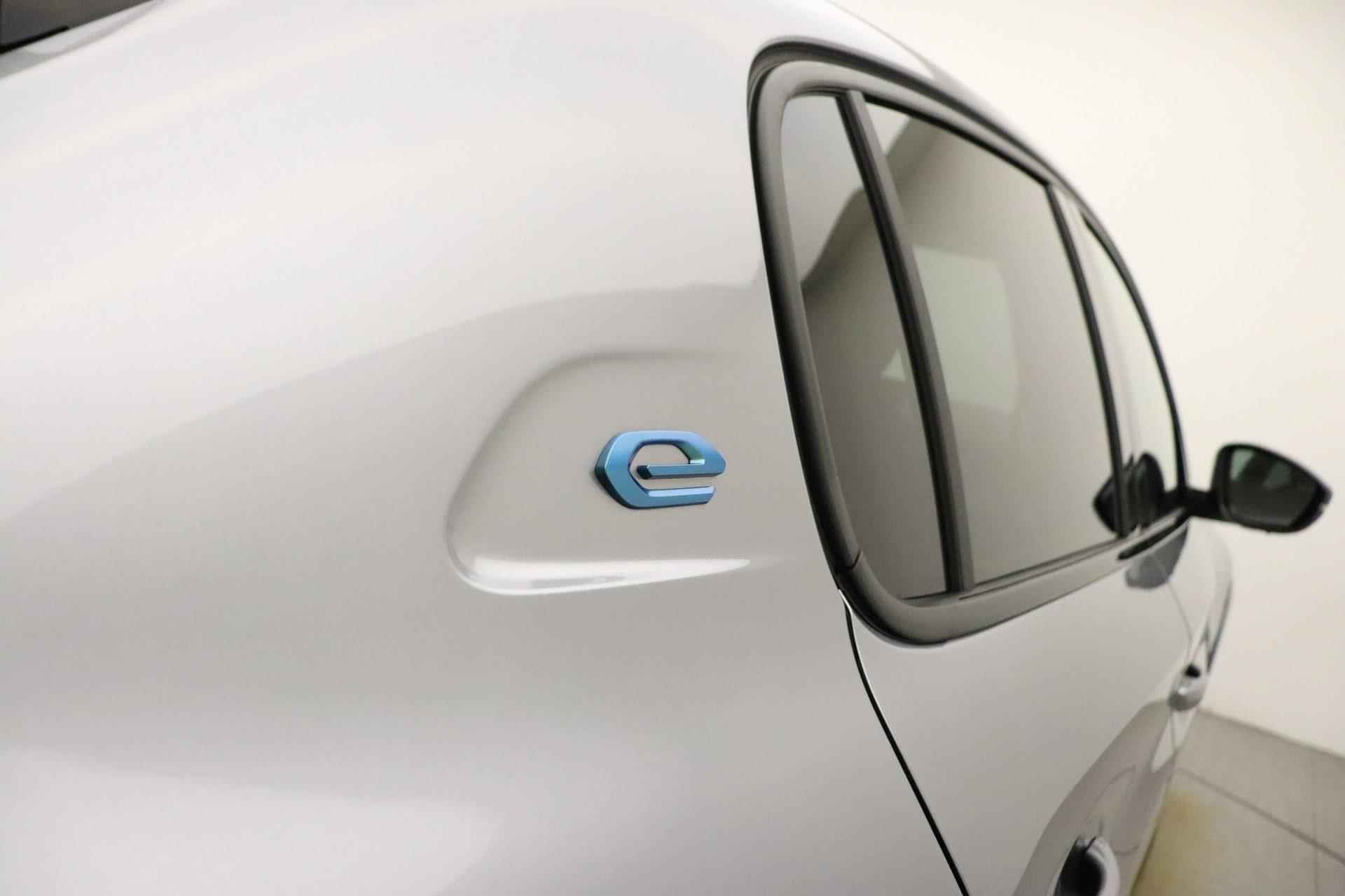 Peugeot e-208 EV GT Pack 50 kWh | Panoramadak | Subsidie | Alcantara bekleding | Stoelverwarming | Parkeersensoren voor en achter | Achteruitrijcamera | Climate control | Navigatie - 15/37