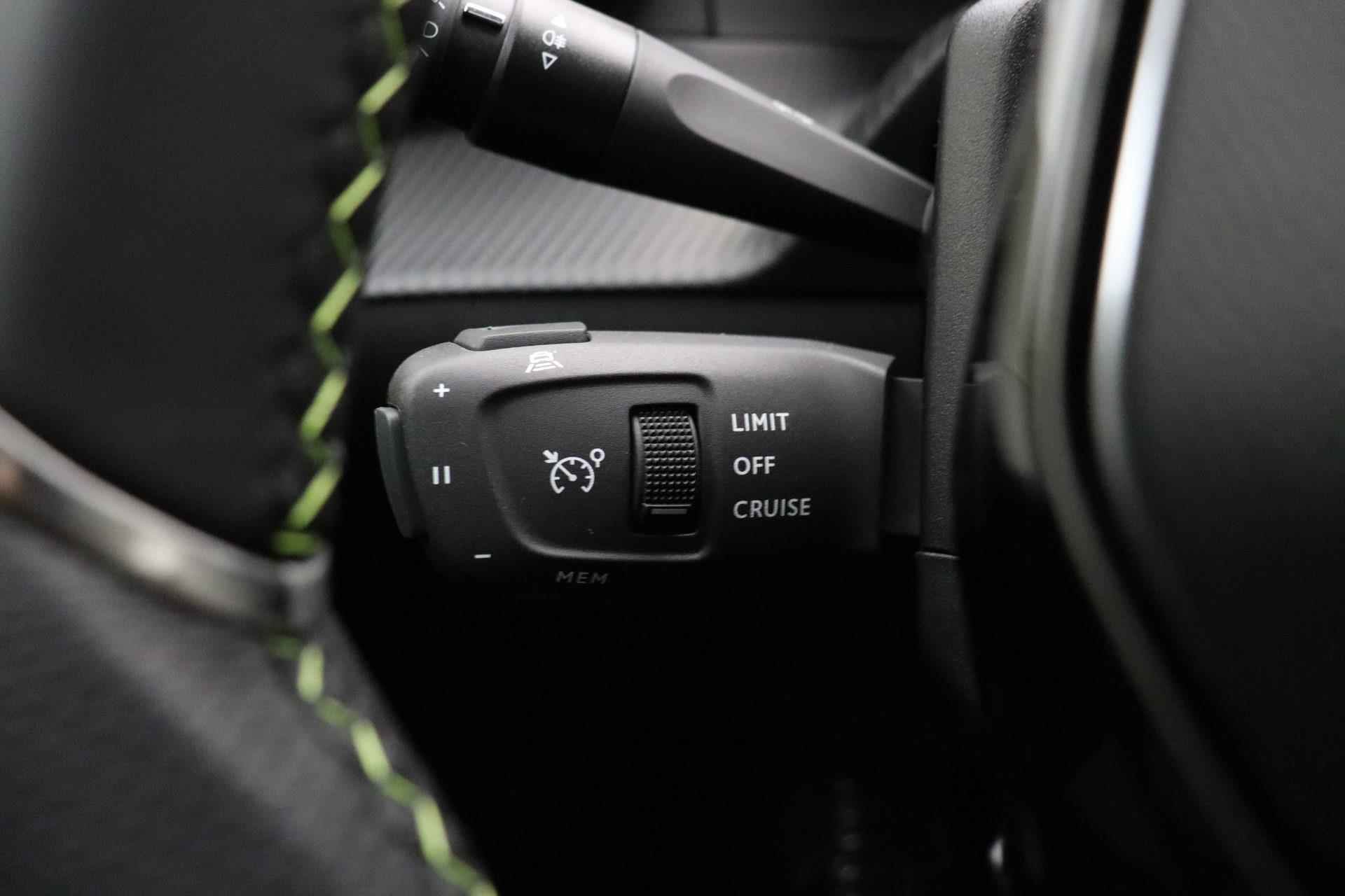 Peugeot e-208 EV GT Pack 50 kWh | Panoramadak | Subsidie | Alcantara bekleding | Stoelverwarming | Parkeersensoren voor en achter | Achteruitrijcamera | Climate control | Navigatie - 31/37