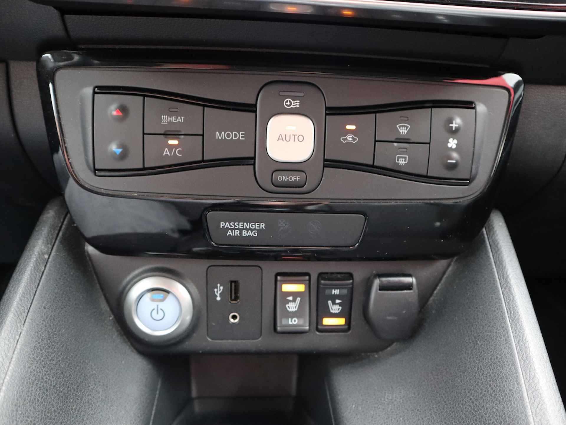 Nissan LEAF 150PK 2.ZERO EDITION 40kW / stoelverwarming / Navigatie - 21/30