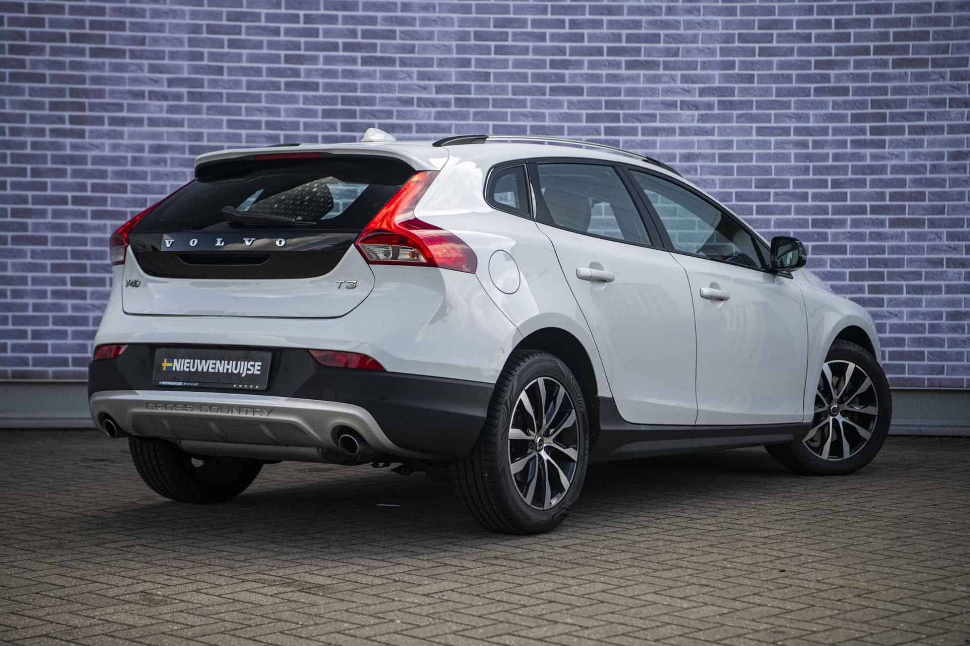 Volvo V40 Cross Country 1.5 T3 Dynamic Edition | Lederen Bekleding | Cruise Control | Navigatie | LED Koplampen | Stoelverwarming | - 3/32