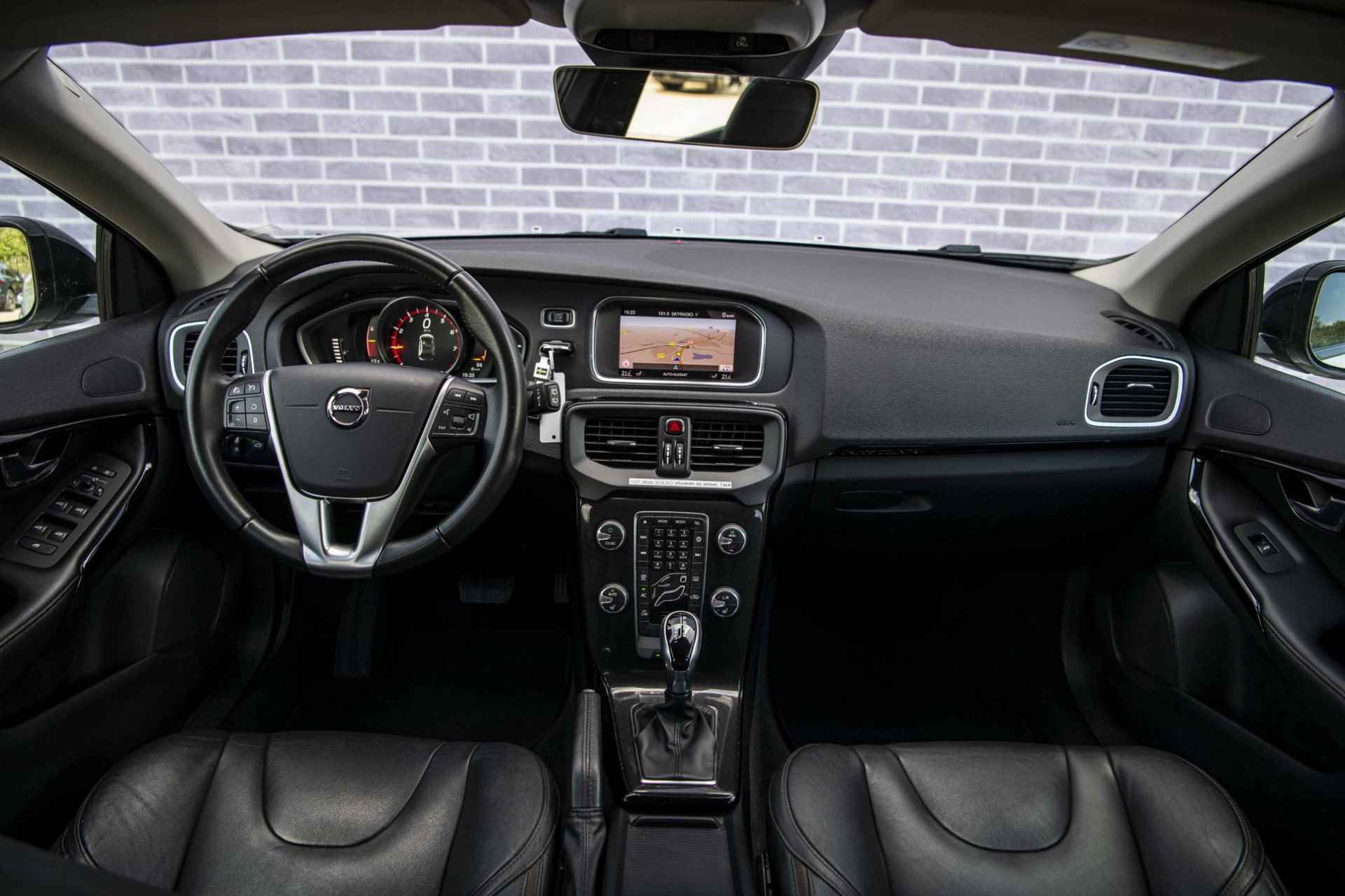 Volvo V40 Cross Country 1.5 T3 Dynamic Edition | Lederen Bekleding | Cruise Control | Navigatie | LED Koplampen | Stoelverwarming | - 6/32