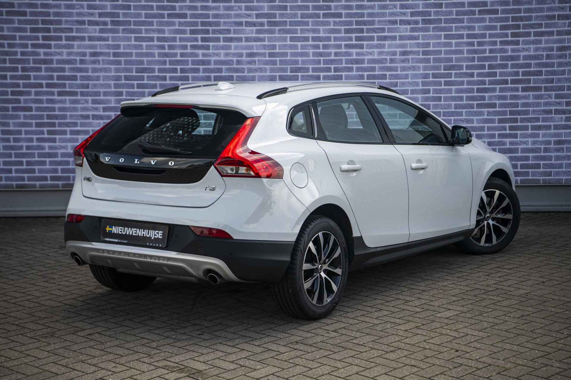 Volvo V40 Cross Country 1.5 T3 Dynamic Edition | Lederen Bekleding | Cruise Control | Navigatie | LED Koplampen | Stoelverwarming | - 16/32