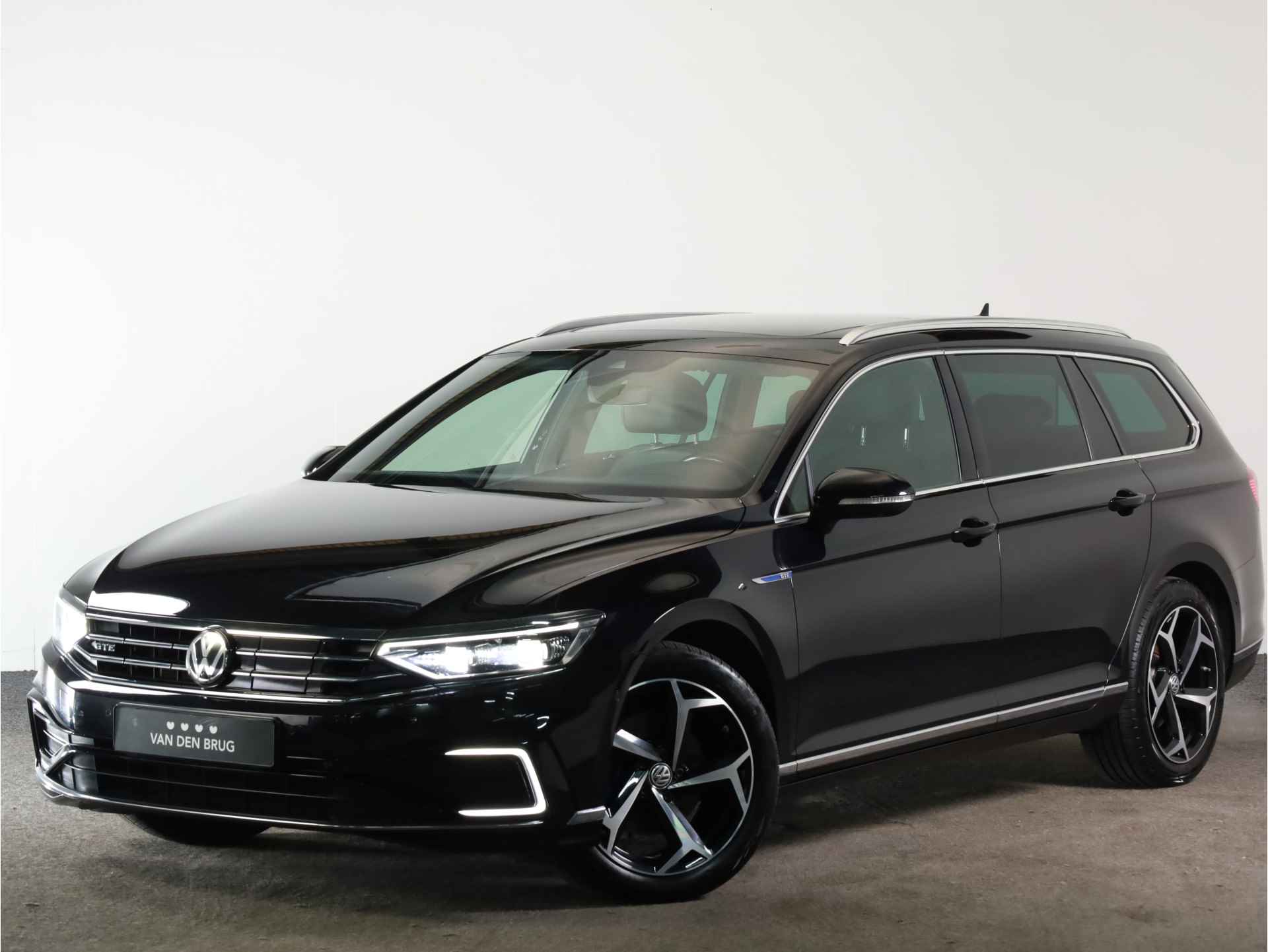 Volkswagen Passat GTE 1.4 TSI 218 PK DSG Highline | LED Matrix IQ | Panoramadak | Dynaudio | 360 Camera | Head-Up | - 3/55