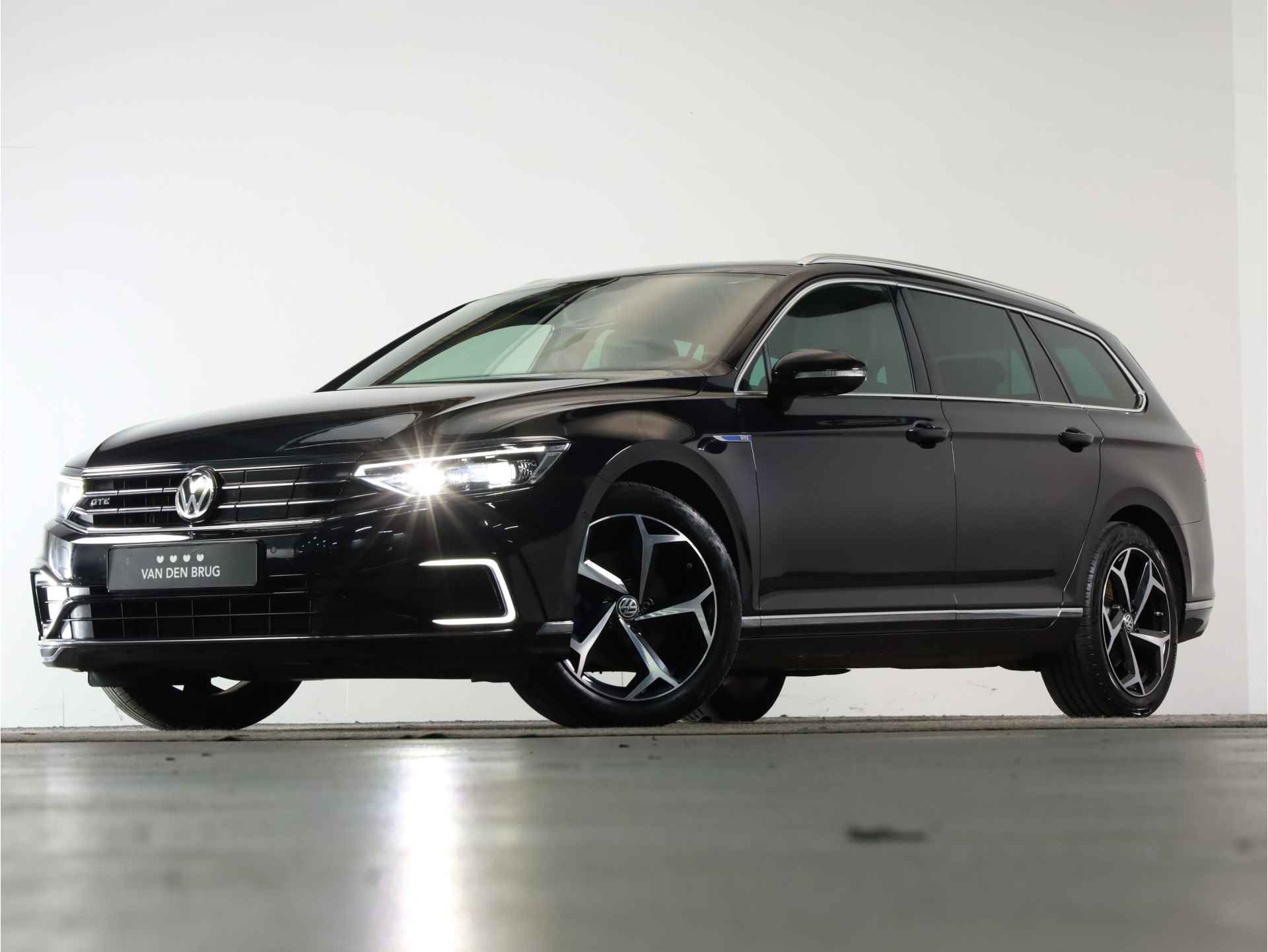 Volkswagen Passat GTE 1.4 TSI 218 PK DSG Highline | LED Matrix IQ | Panoramadak | Dynaudio | 360 Camera | Head-Up | - 8/55