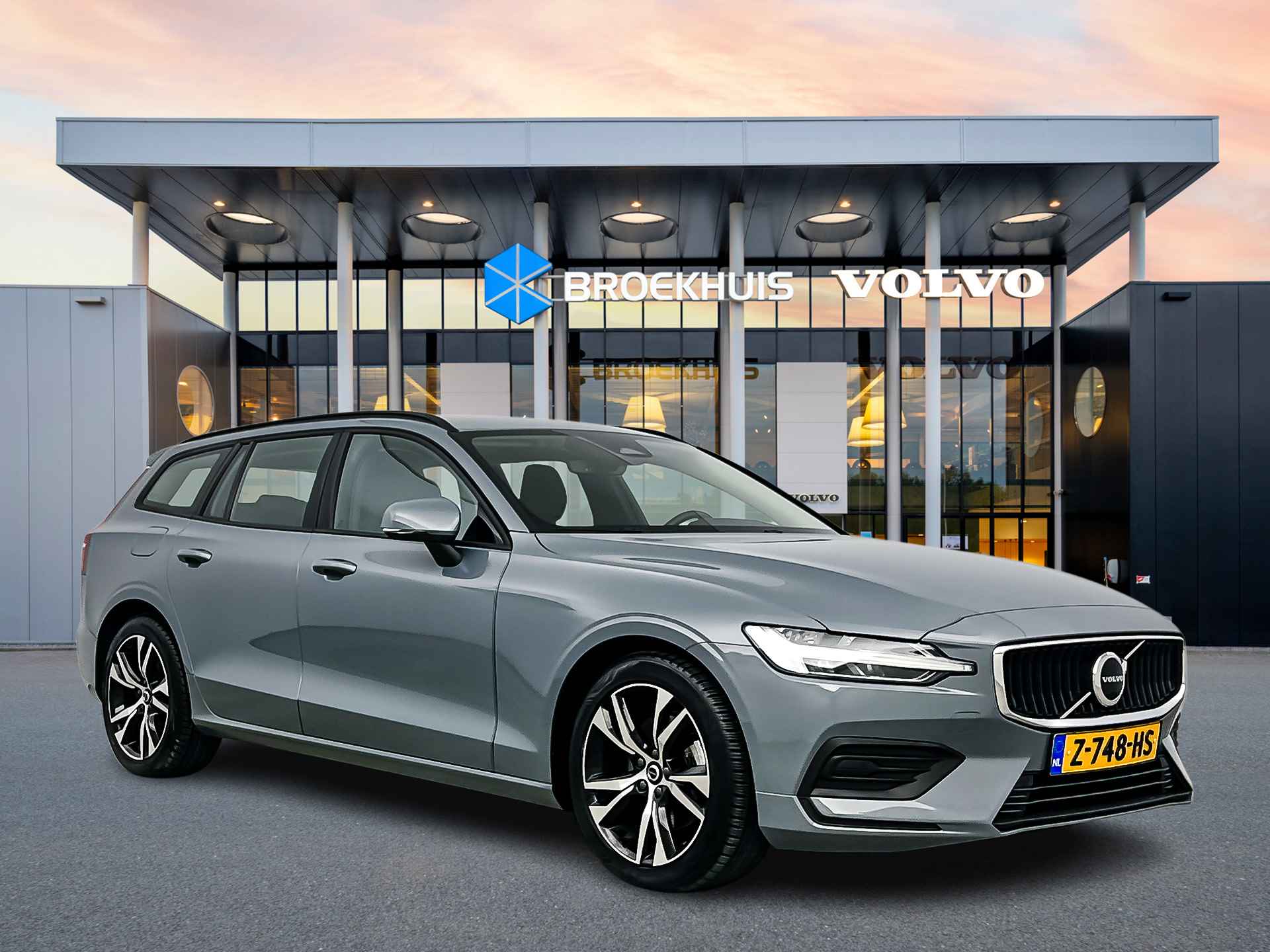 Volvo V60 B3 Essential Edition | 18" | Adaptieve cruise control | BLIS | Stoel- stuur- achterbankverwarming | Trekhaak - 3/35