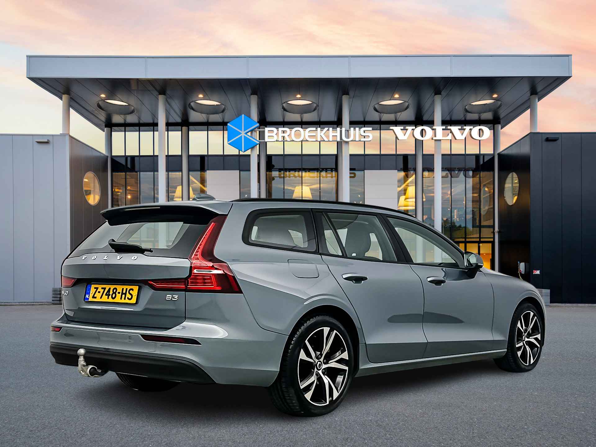 Volvo V60 B3 Essential Edition | 18" | Adaptieve cruise control | BLIS | Stoel- stuur- achterbankverwarming | Trekhaak - 4/35