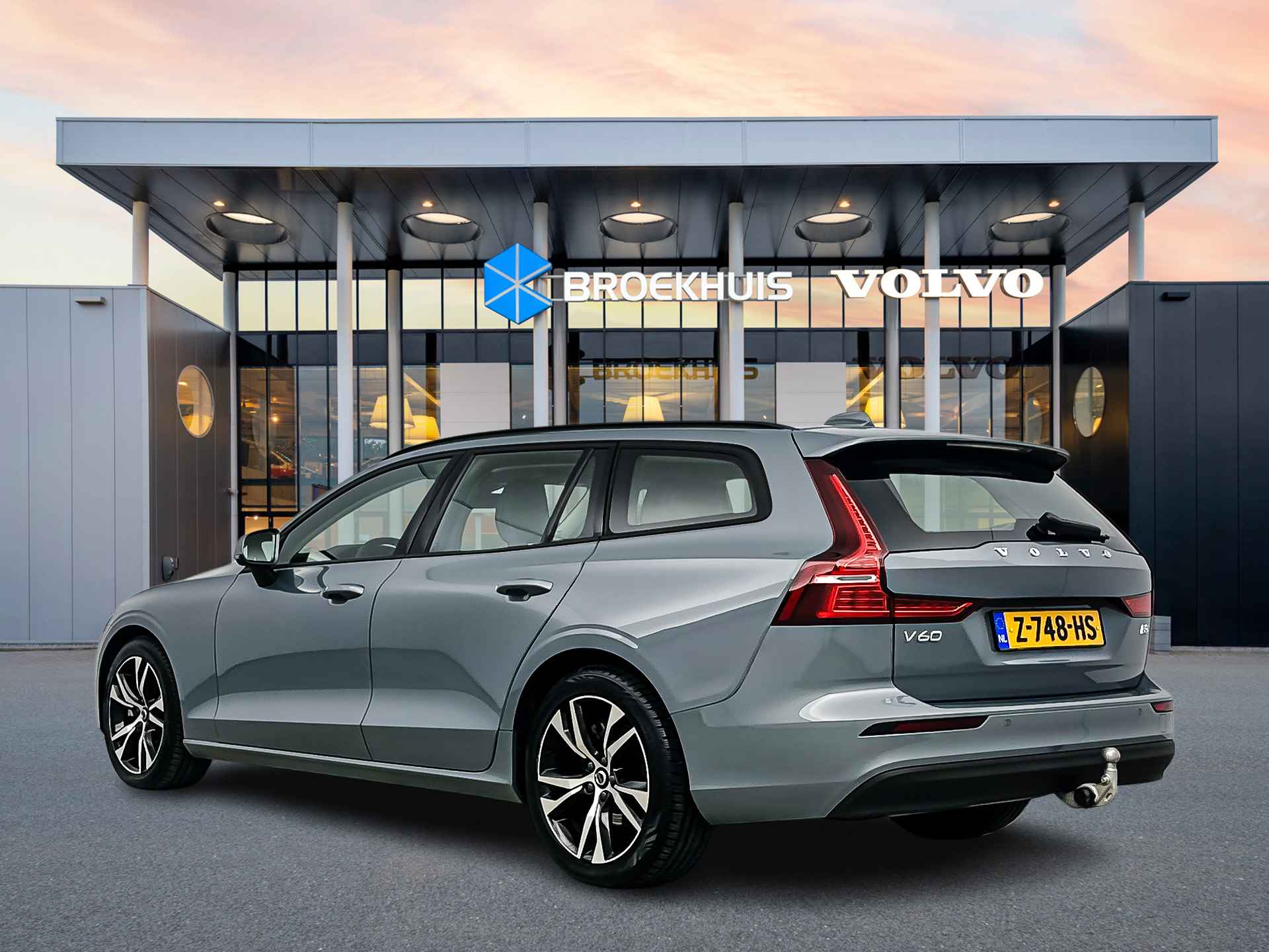 Volvo V60 B3 Essential Edition | 18" | Adaptieve cruise control | BLIS | Stoel- stuur- achterbankverwarming | Trekhaak - 5/35