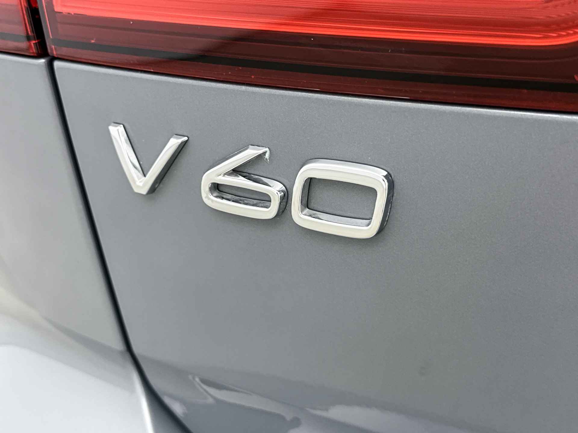 Volvo V60 B3 Essential Edition | 18" | Adaptieve cruise control | BLIS | Stoel- stuur- achterbankverwarming | Trekhaak - 34/35