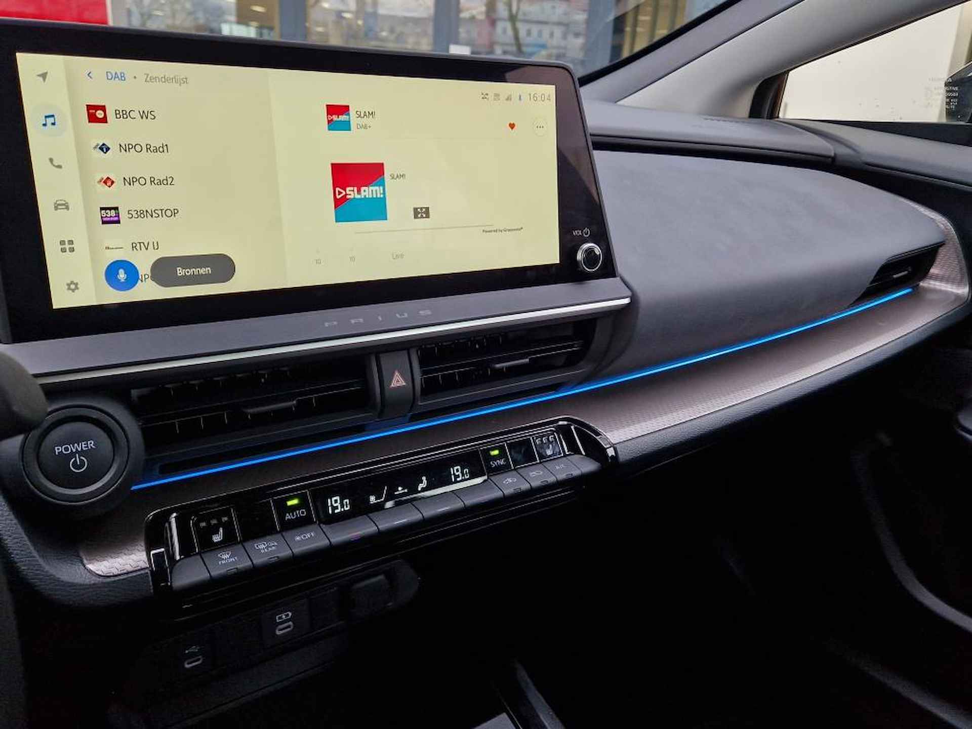 Toyota Prius 2.0 PLUG-IN EXECUTIVE APPLE/ANDROID BLISS 19"LMV STUURVERWARMING EL-ACHTERKLEP NL-AUTO - 15/25