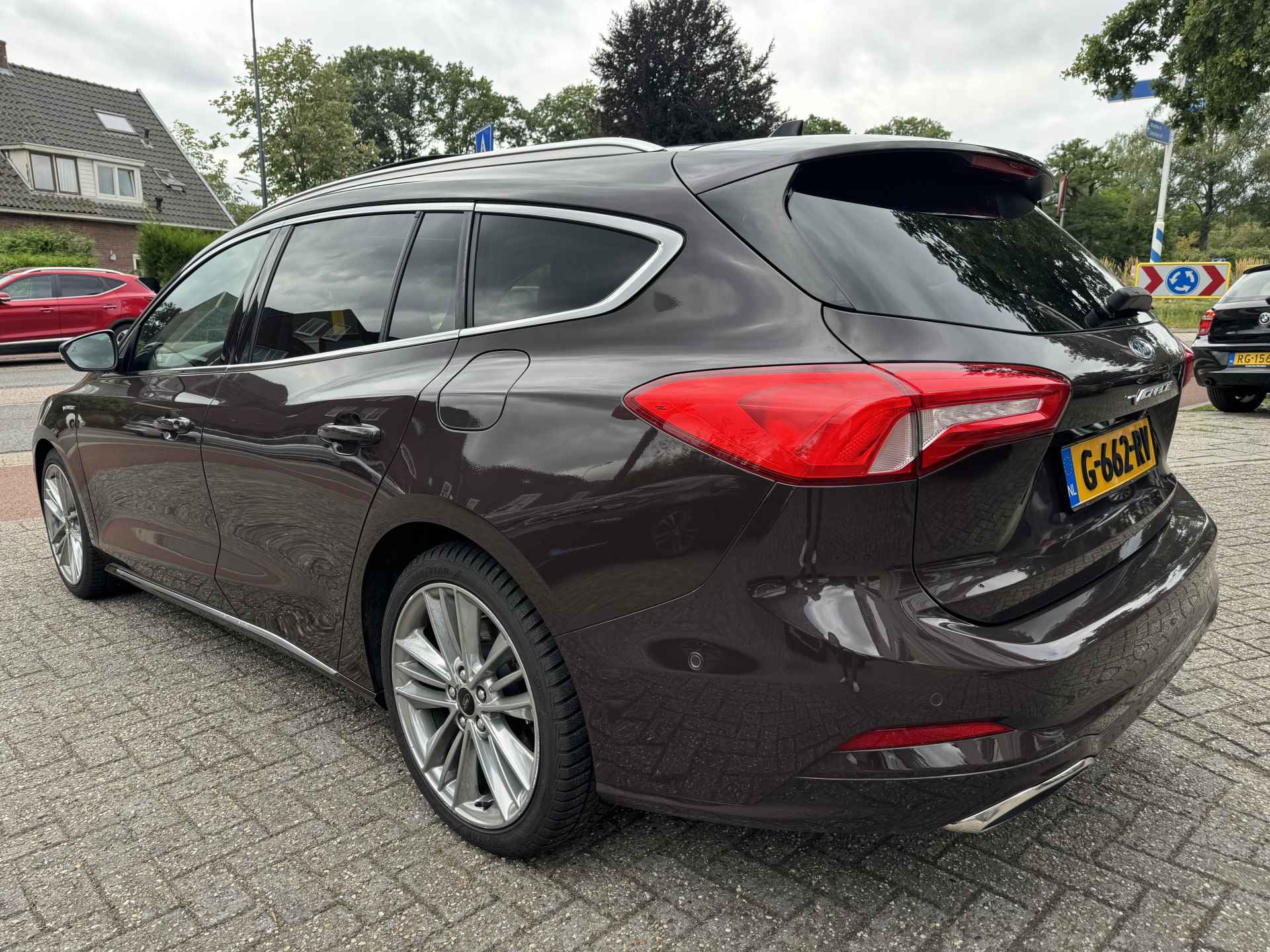 Ford FOCUS Wagon 125pk EcoBoost Vignale, Pano | Orig. NL auto - 9/37