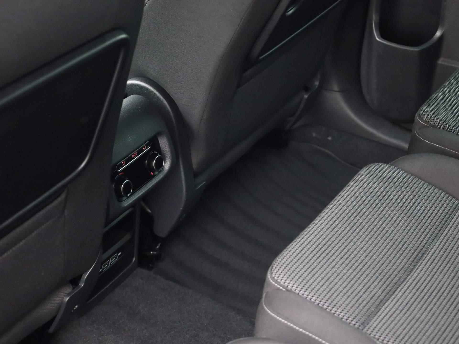 Volkswagen Sharan 1.4TSI/150PK Comfortline 7Pers. DSG · Navigatie · Parkeersensoren · Cruise control - 19/40
