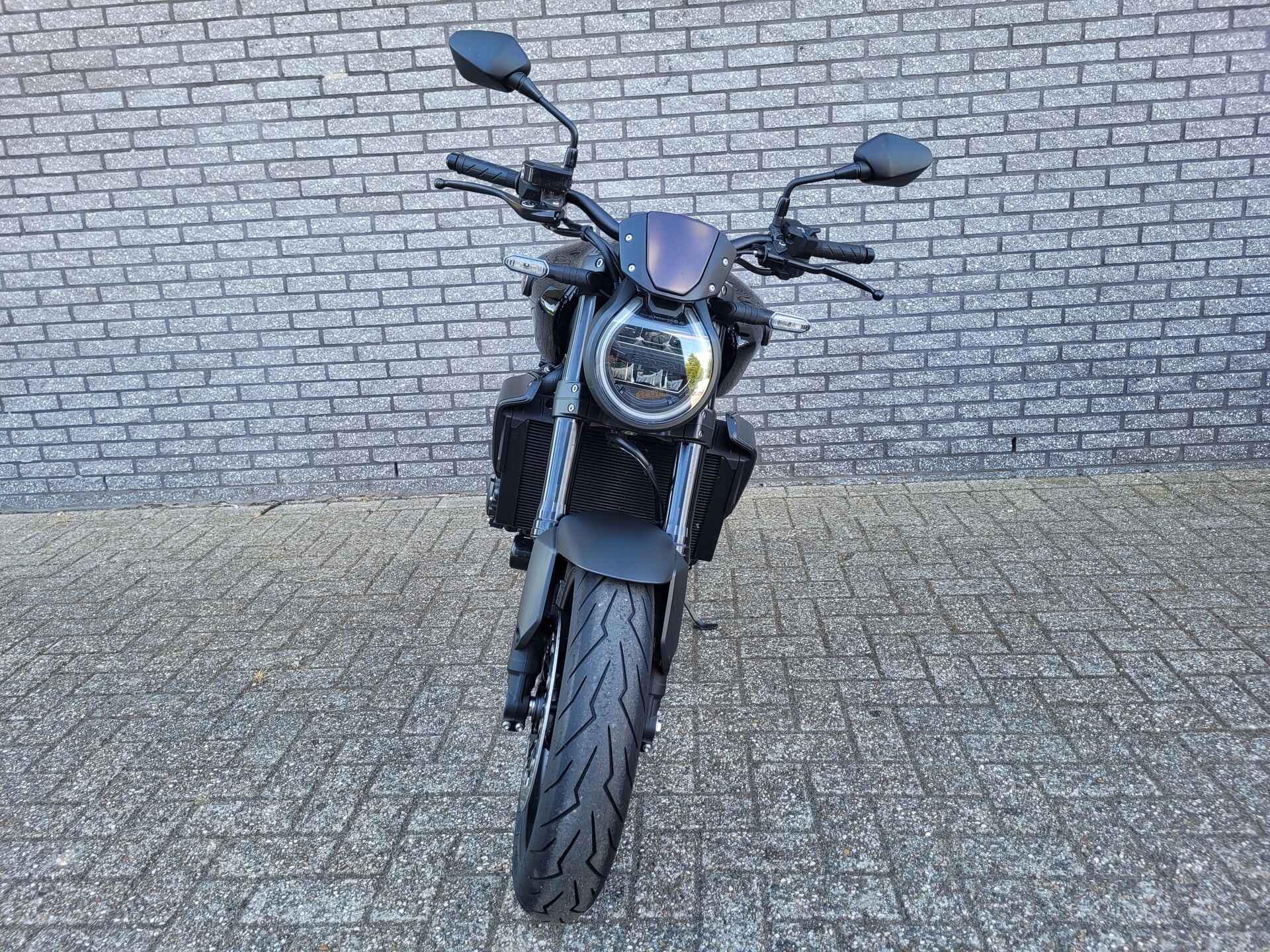 Honda CB1000RA Black Edition - 2/5