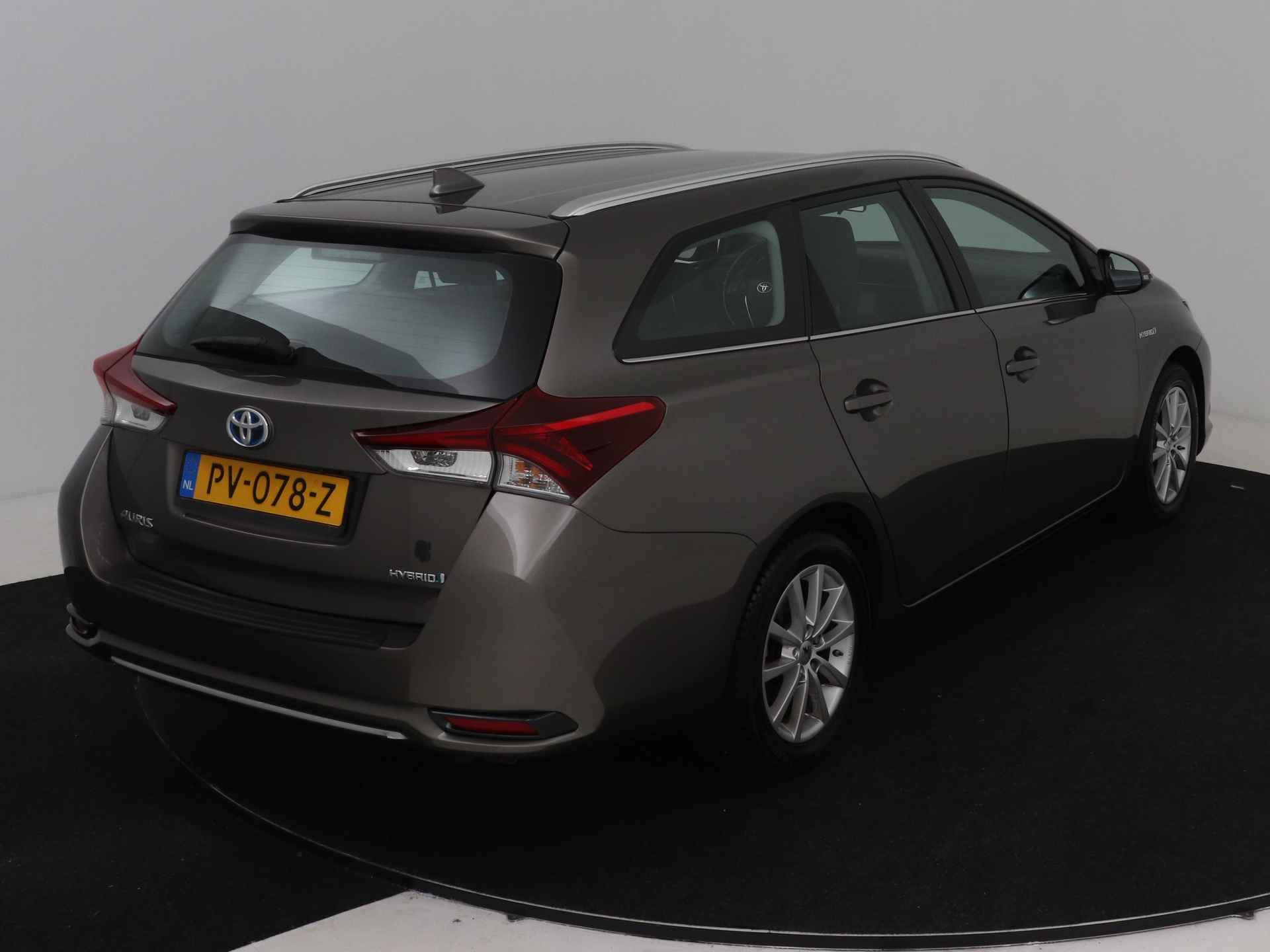 Toyota Auris Touring Sports 1.8 Hybrid Aspiration | Navigatie | Camera | LM velgen | - 15/43