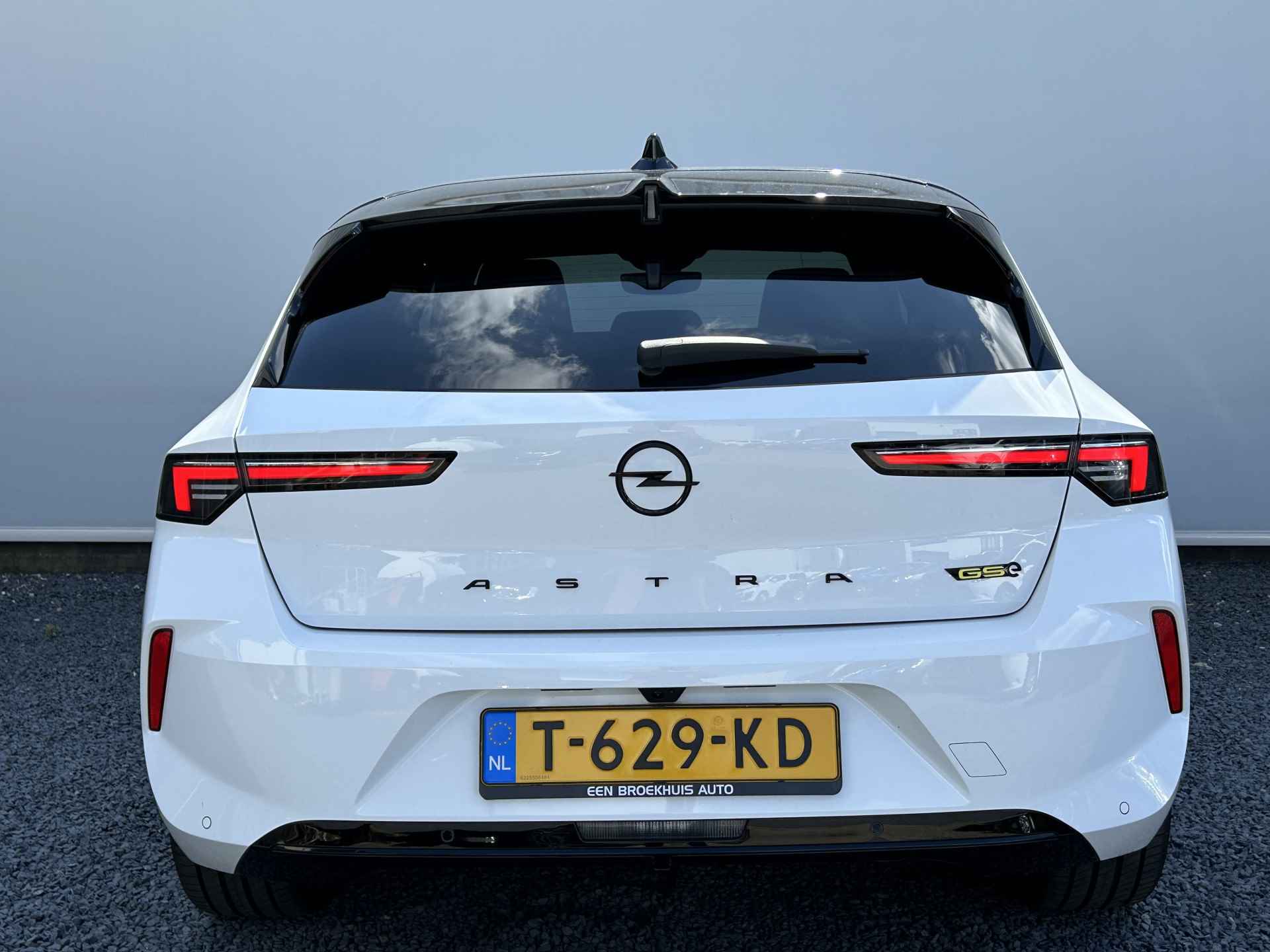 Opel Astra 1.6 Turbo Plug-in Hybrid GSe 225pk | DEMO DEAL | LED verlichting | Navigatie | Adaptieve cruise control | Stoel- en stuurverwarm Elektrisch bedienbare bestuurdersstoel met geheugen | Skiluik | - 4/25