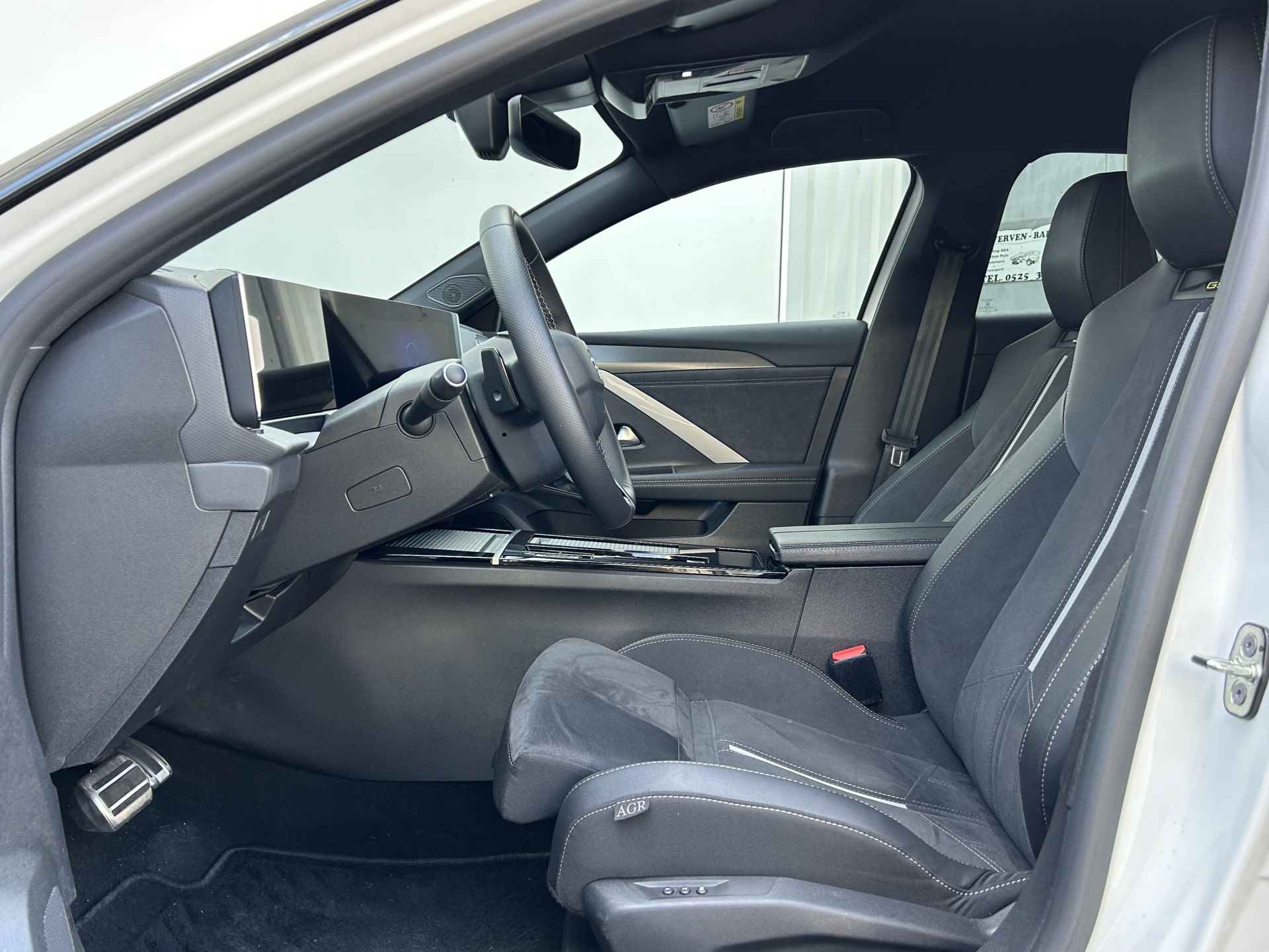Opel Astra 1.6 Turbo Plug-in Hybrid GSe 225pk | DEMO DEAL | LED verlichting | Navigatie | Adaptieve cruise control | Stoel- en stuurverwarm Elektrisch bedienbare bestuurdersstoel met geheugen | Skiluik | - 9/25