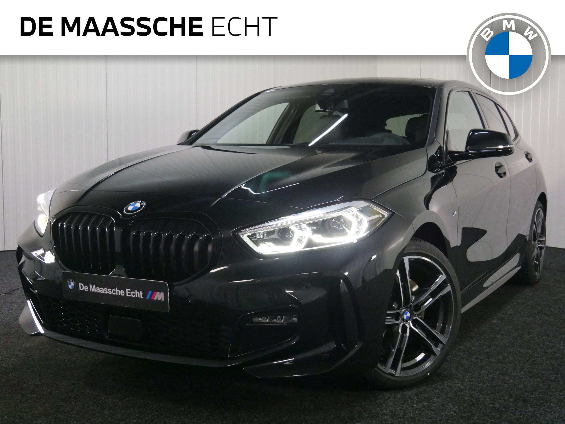 BMW 1-serie 118i High Executive M Sport Automaat / Panoramadak / Adaptieve LED / Sportstoelen / Comfort Access / Harman Kardon / Head-Up / Parking Assistant bij viaBOVAG.nl