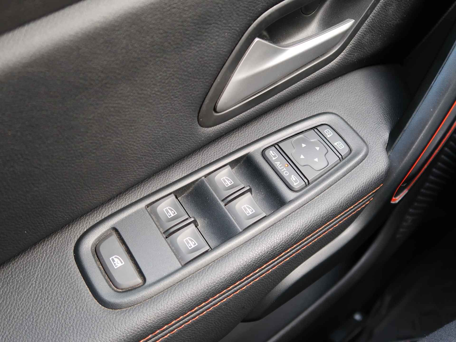 Dacia Duster 1.3 TCe Extreme / 360 Camera / Stoelverwarming / Navigatie - 17/31