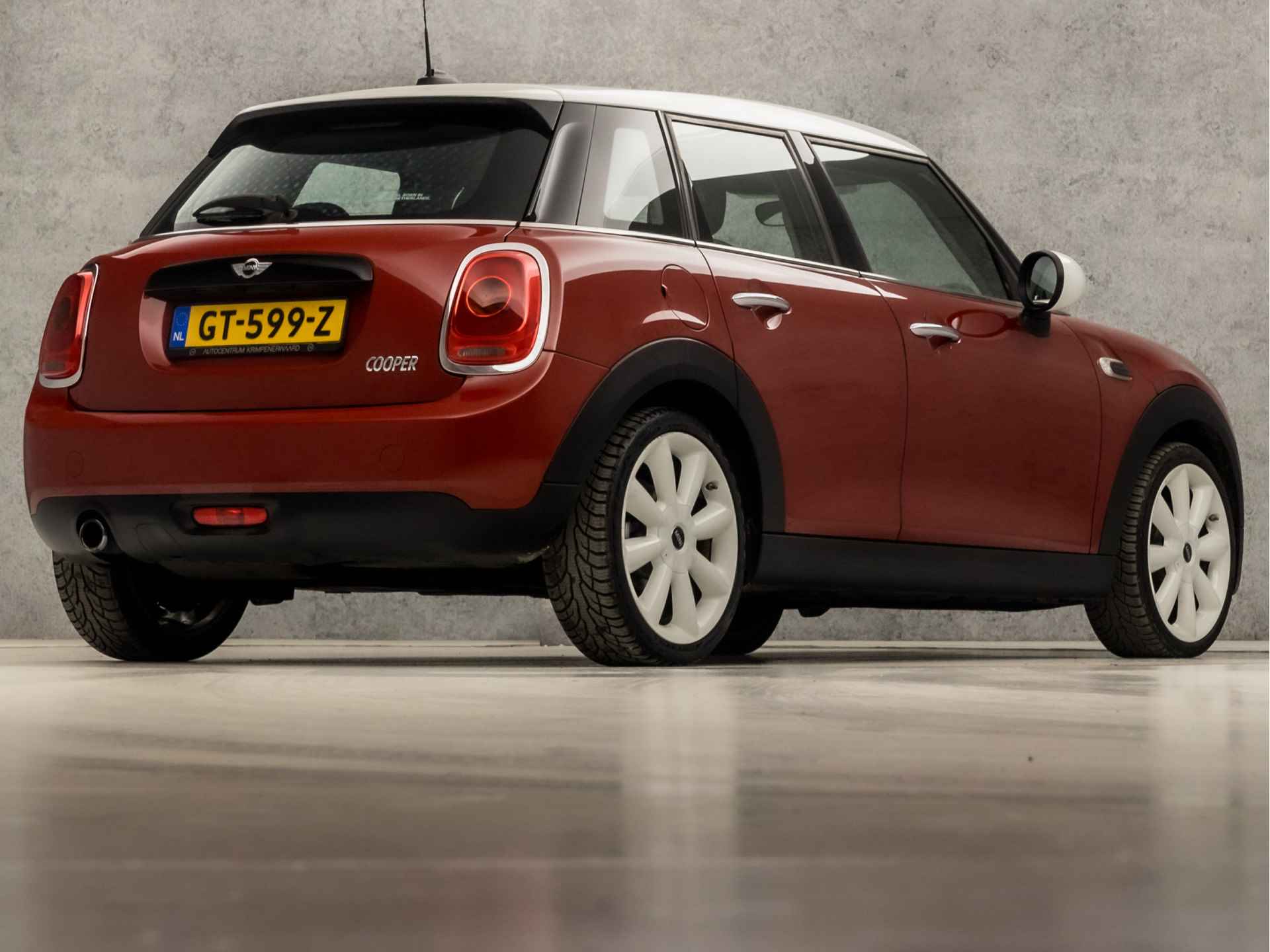 MINI Mini 1.5 Cooper Business (5 DEURS, GROOT NAVI, DEALER ONDERHOUDEN, WIT DAK, DAB+, CRUISE, SPORTSTOELEN, BLUETOOTH, NIEUWE APK, NIEUWSTAAT) - 5/35