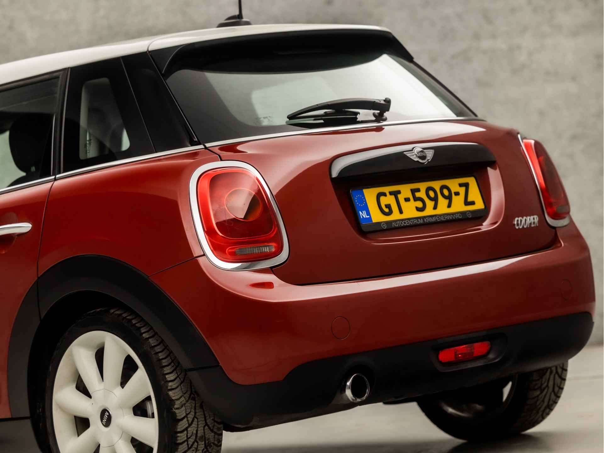 MINI Mini 1.5 Cooper Business (5 DEURS, GROOT NAVI, DEALER ONDERHOUDEN, WIT DAK, DAB+, CRUISE, SPORTSTOELEN, BLUETOOTH, NIEUWE APK, NIEUWSTAAT) - 11/35