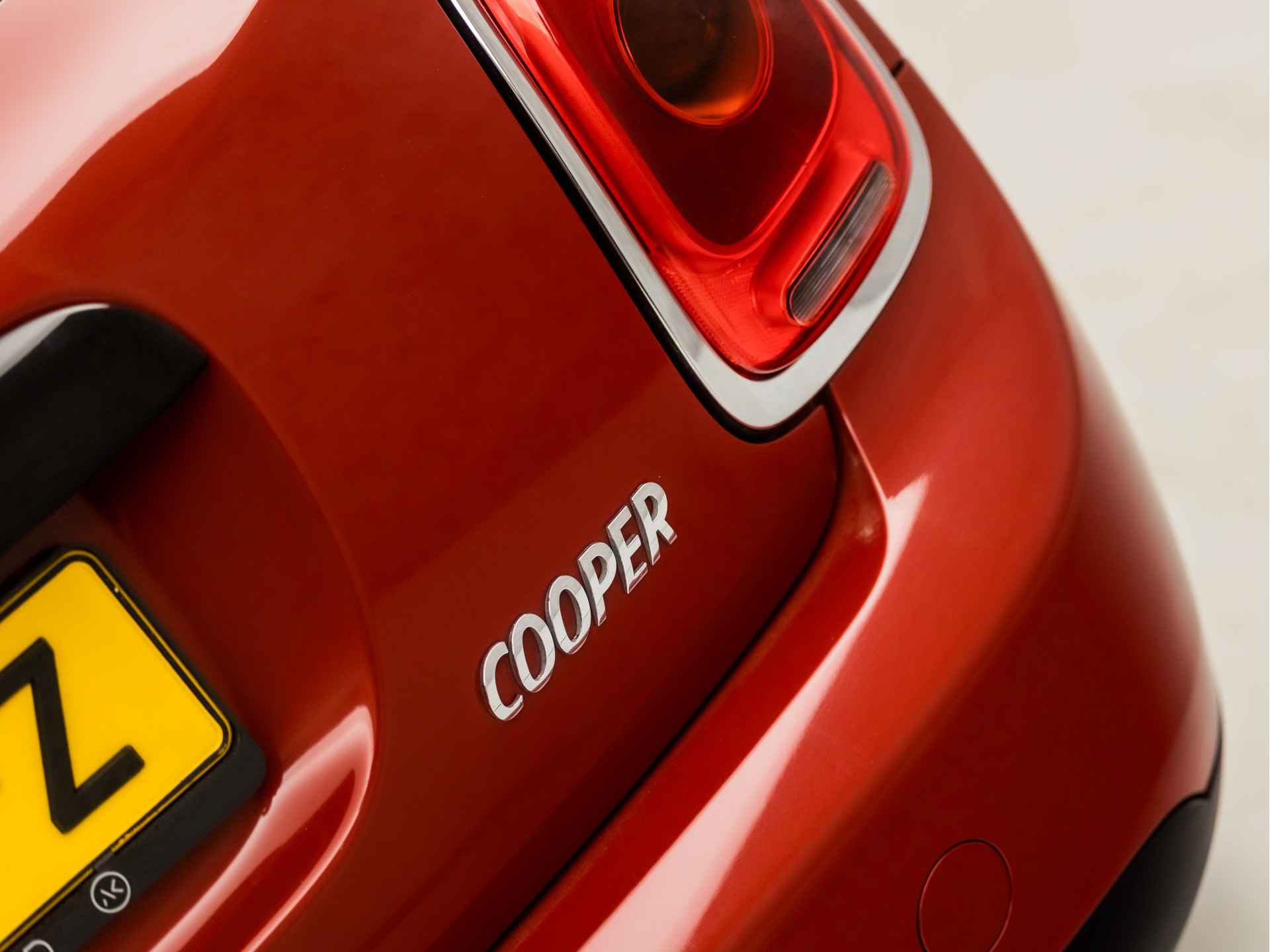 MINI Mini 1.5 Cooper Business (5 DEURS, GROOT NAVI, DEALER ONDERHOUDEN, WIT DAK, DAB+, CRUISE, SPORTSTOELEN, BLUETOOTH, NIEUWE APK, NIEUWSTAAT) - 28/35