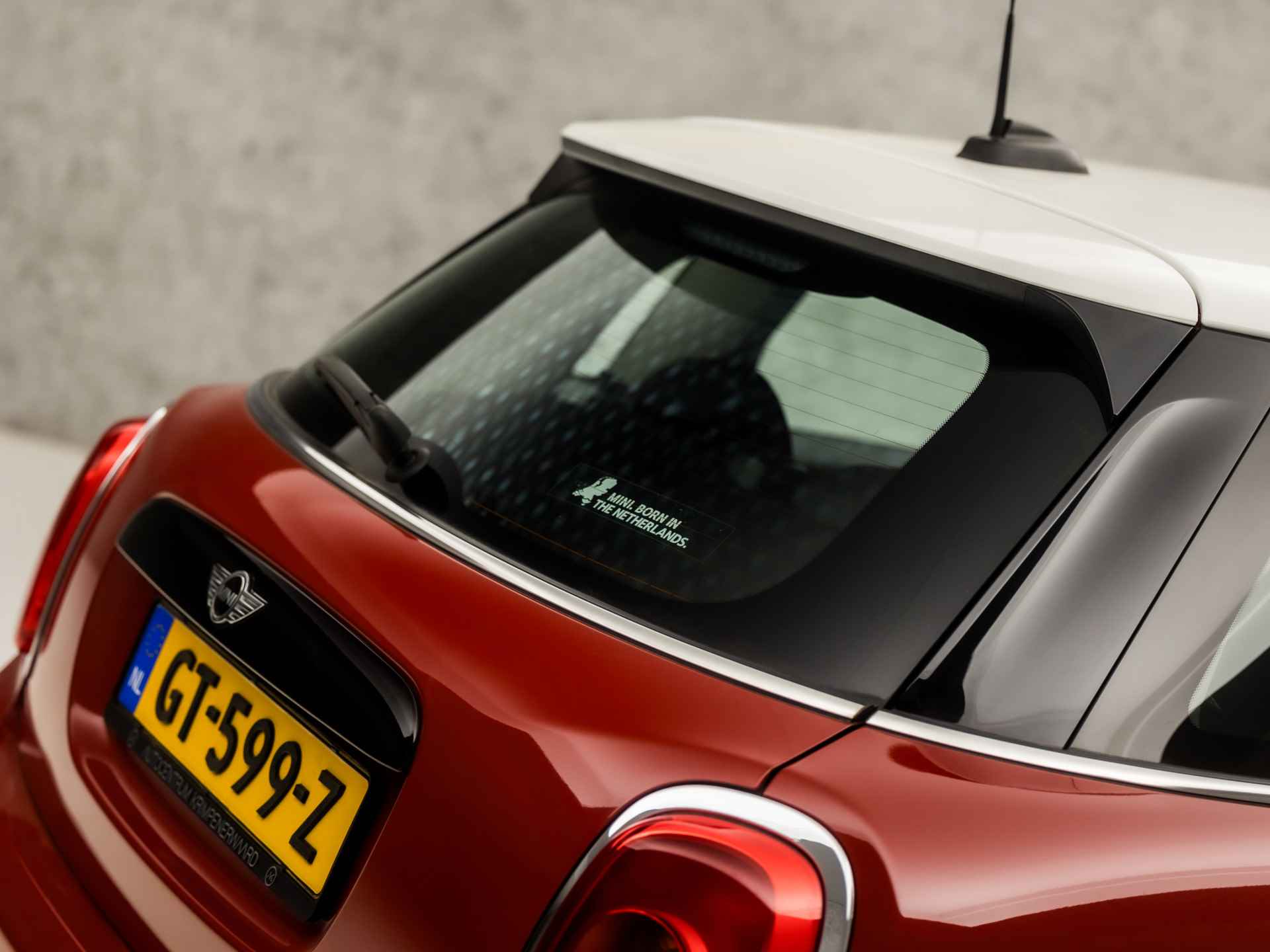 MINI Mini 1.5 Cooper Business (5 DEURS, GROOT NAVI, DEALER ONDERHOUDEN, WIT DAK, DAB+, CRUISE, SPORTSTOELEN, BLUETOOTH, NIEUWE APK, NIEUWSTAAT) - 30/35