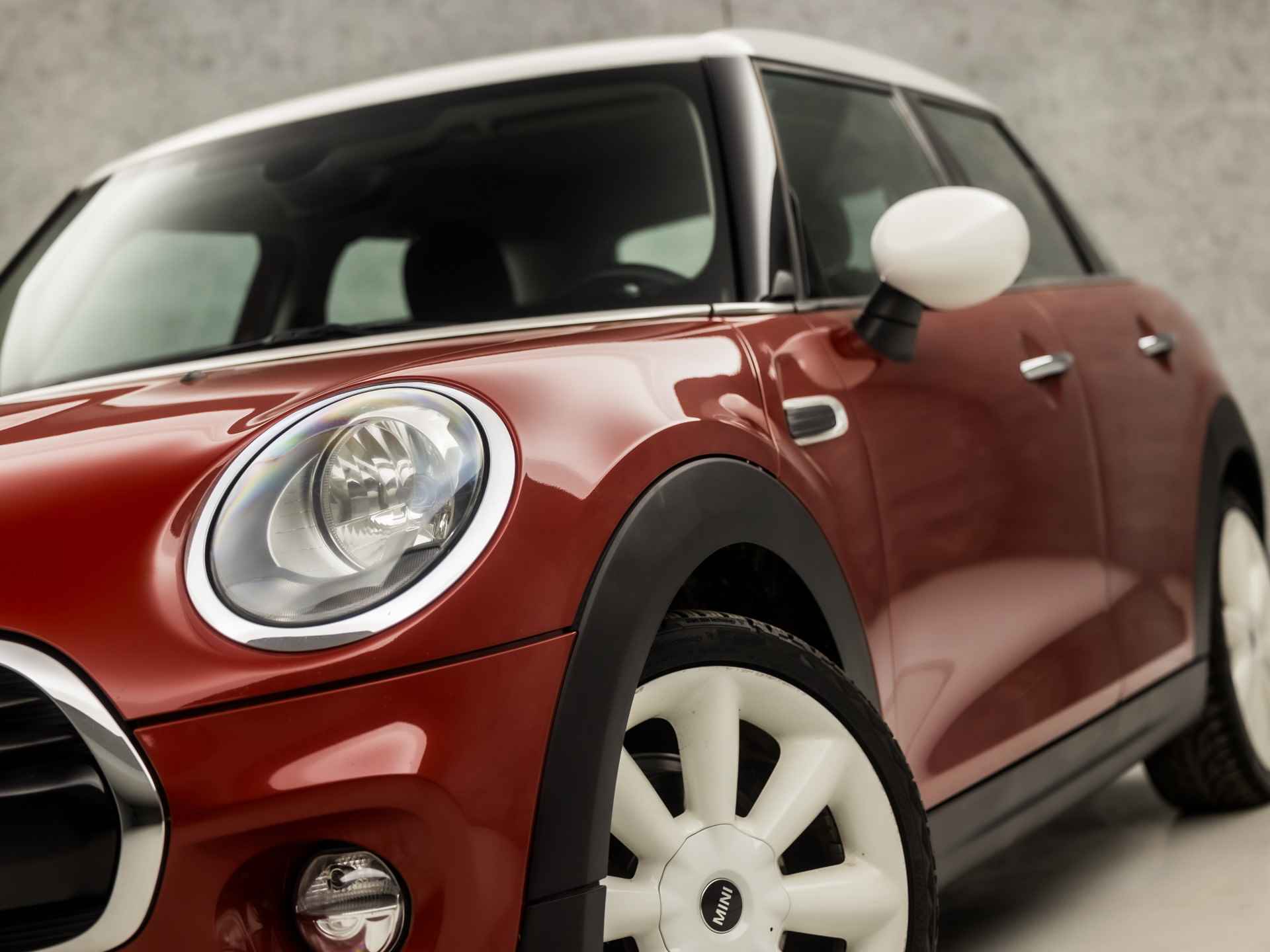 MINI Mini 1.5 Cooper Business (5 DEURS, GROOT NAVI, DEALER ONDERHOUDEN, WIT DAK, DAB+, CRUISE, SPORTSTOELEN, BLUETOOTH, NIEUWE APK, NIEUWSTAAT) - 32/35