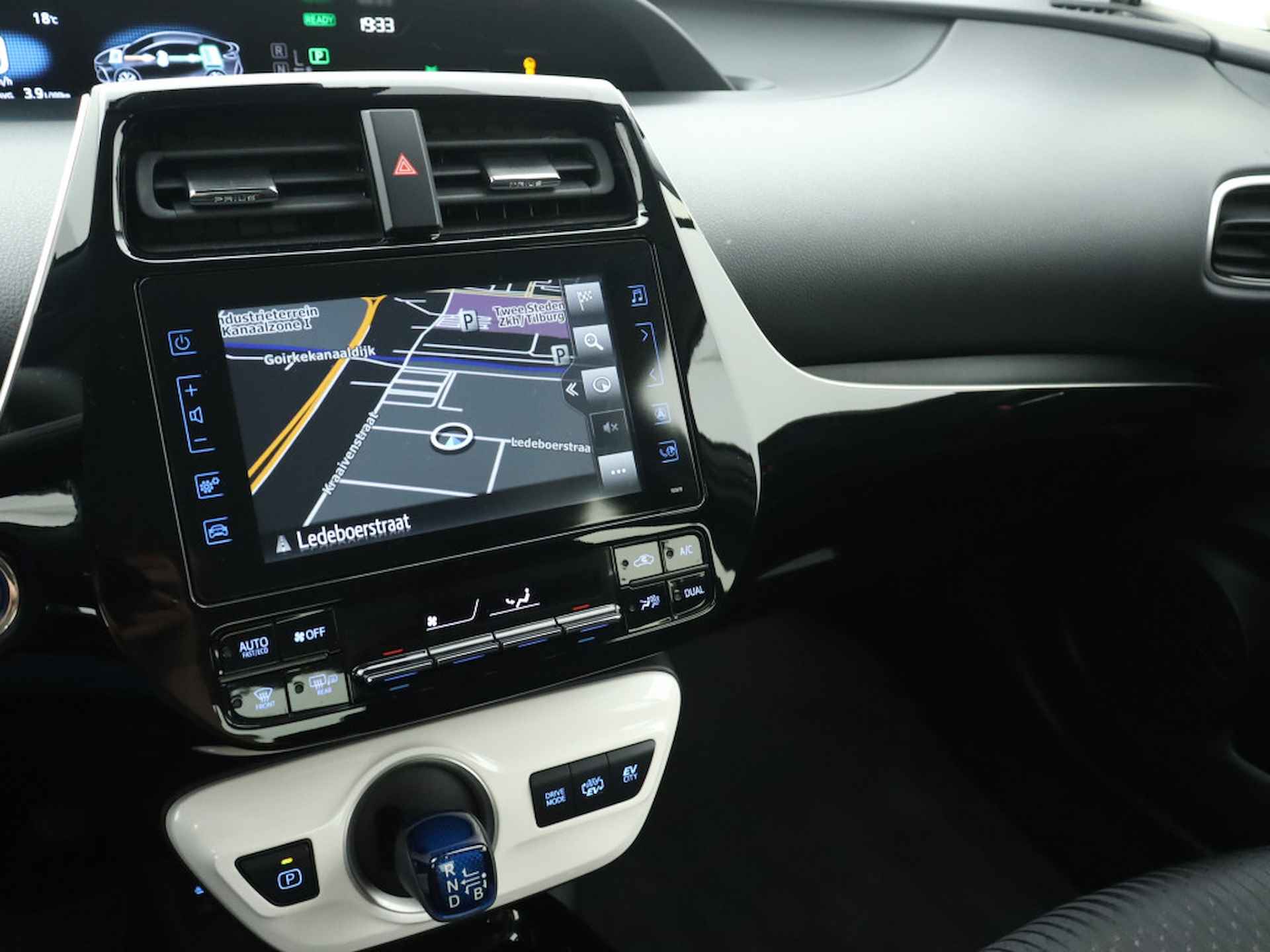 Toyota Prius 1.8 Plug-in Hybrid Dynamic Limited | Navigatie | Parkeerhulp | Parkeersensoren | - 6/40