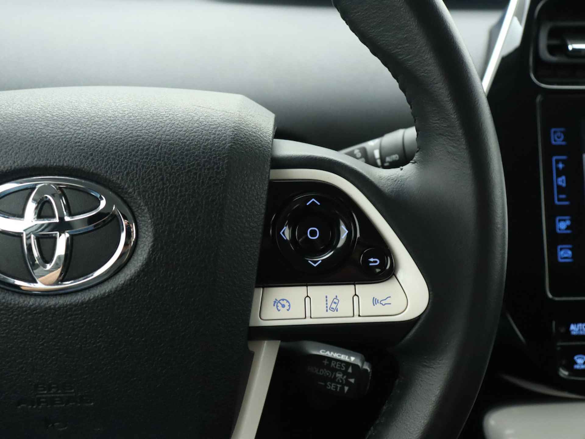 Toyota Prius 1.8 Plug-in Hybrid Dynamic Limited | Navigatie | Parkeerhulp | Parkeersensoren | - 18/40