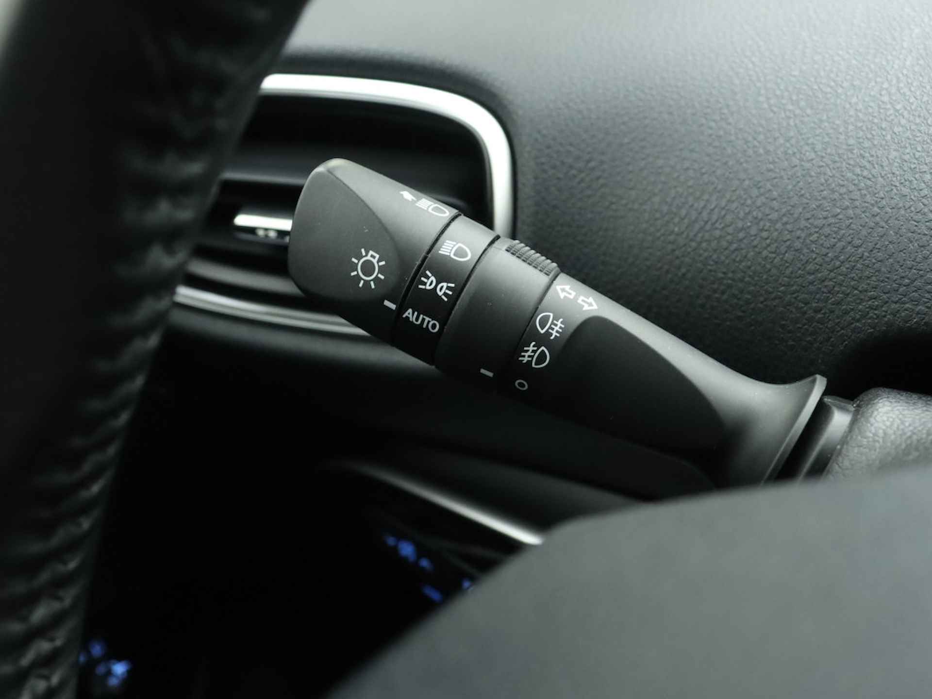 Toyota Prius 1.8 Plug-in Hybrid Dynamic Limited | Navigatie | Parkeerhulp | Parkeersensoren | - 19/40
