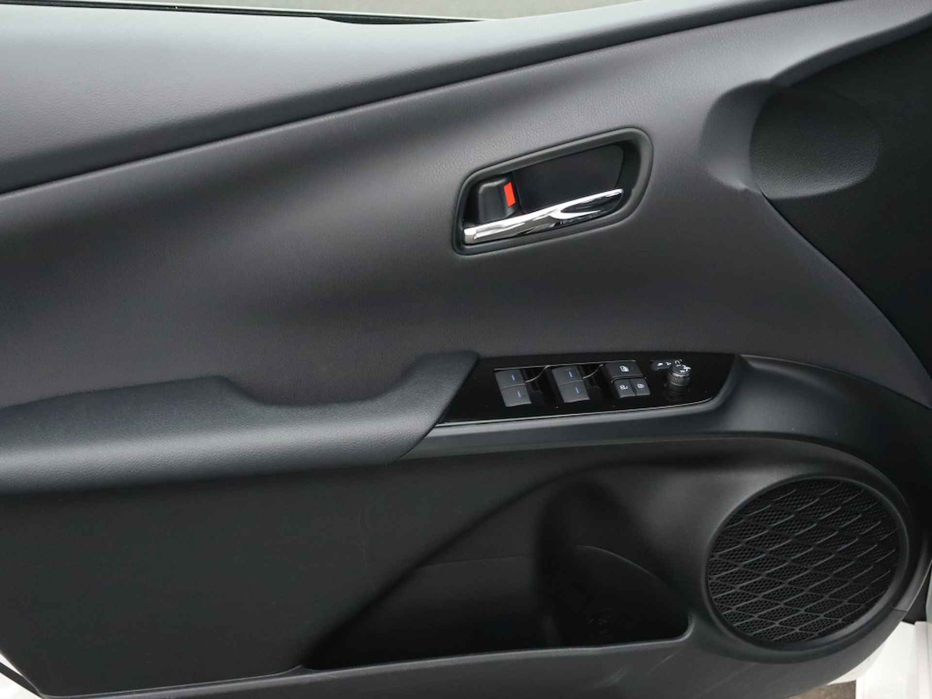 Toyota Prius 1.8 Plug-in Hybrid Dynamic Limited | Navigatie | Parkeerhulp | Parkeersensoren | - 27/40