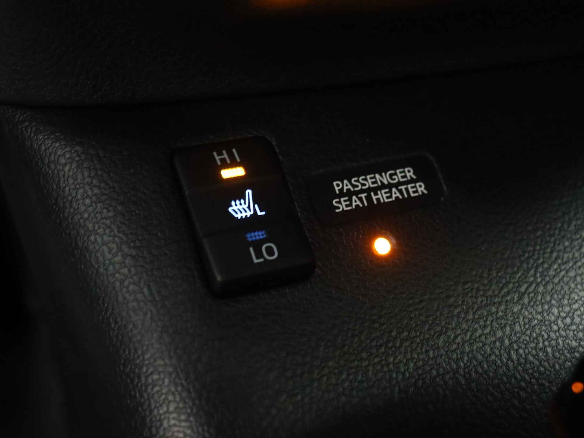 Toyota Prius 1.8 Plug-in Hybrid Dynamic Limited | Navigatie | Parkeerhulp | Parkeersensoren | - 29/40