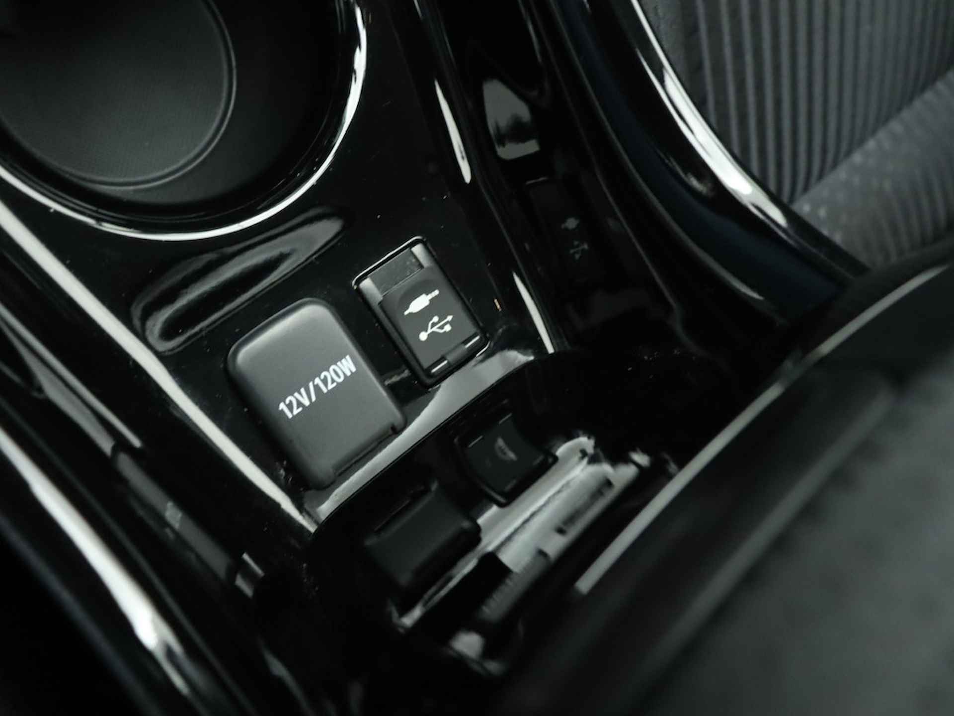 Toyota Prius 1.8 Plug-in Hybrid Dynamic Limited | Navigatie | Parkeerhulp | Parkeersensoren | - 30/40