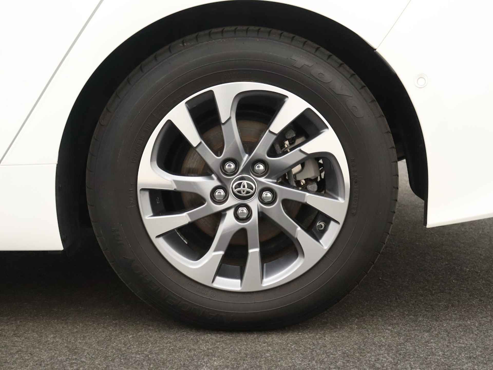 Toyota Prius 1.8 Plug-in Hybrid Dynamic Limited | Navigatie | Parkeerhulp | Parkeersensoren | - 38/40