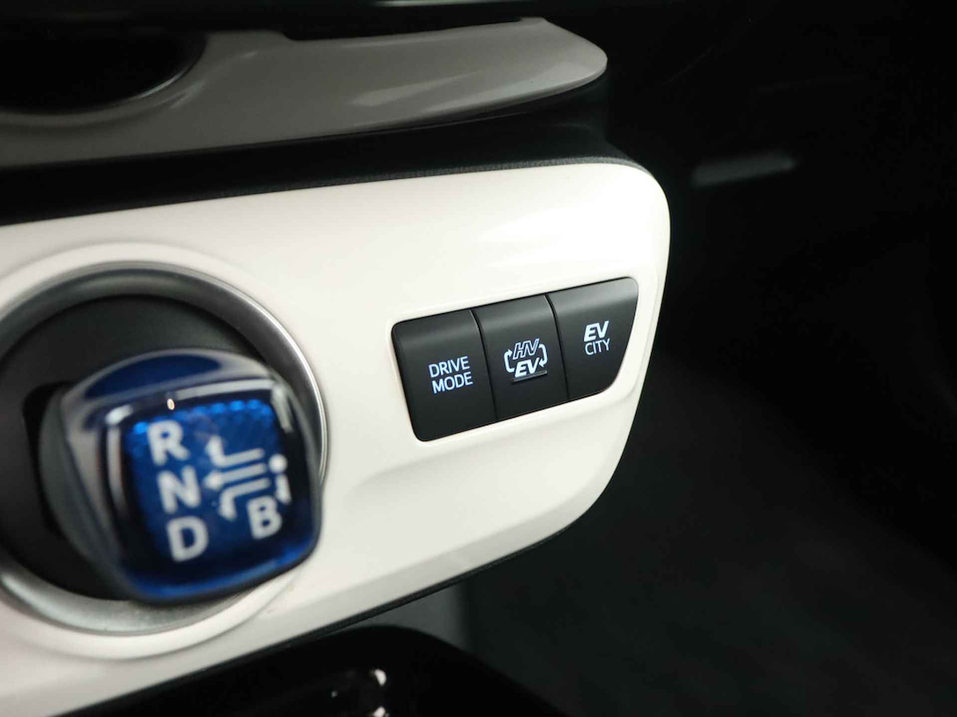 Toyota Prius 1.8 Plug-in Hybrid Dynamic Limited | Navigatie | Parkeerhulp | Parkeersensoren | - 39/40