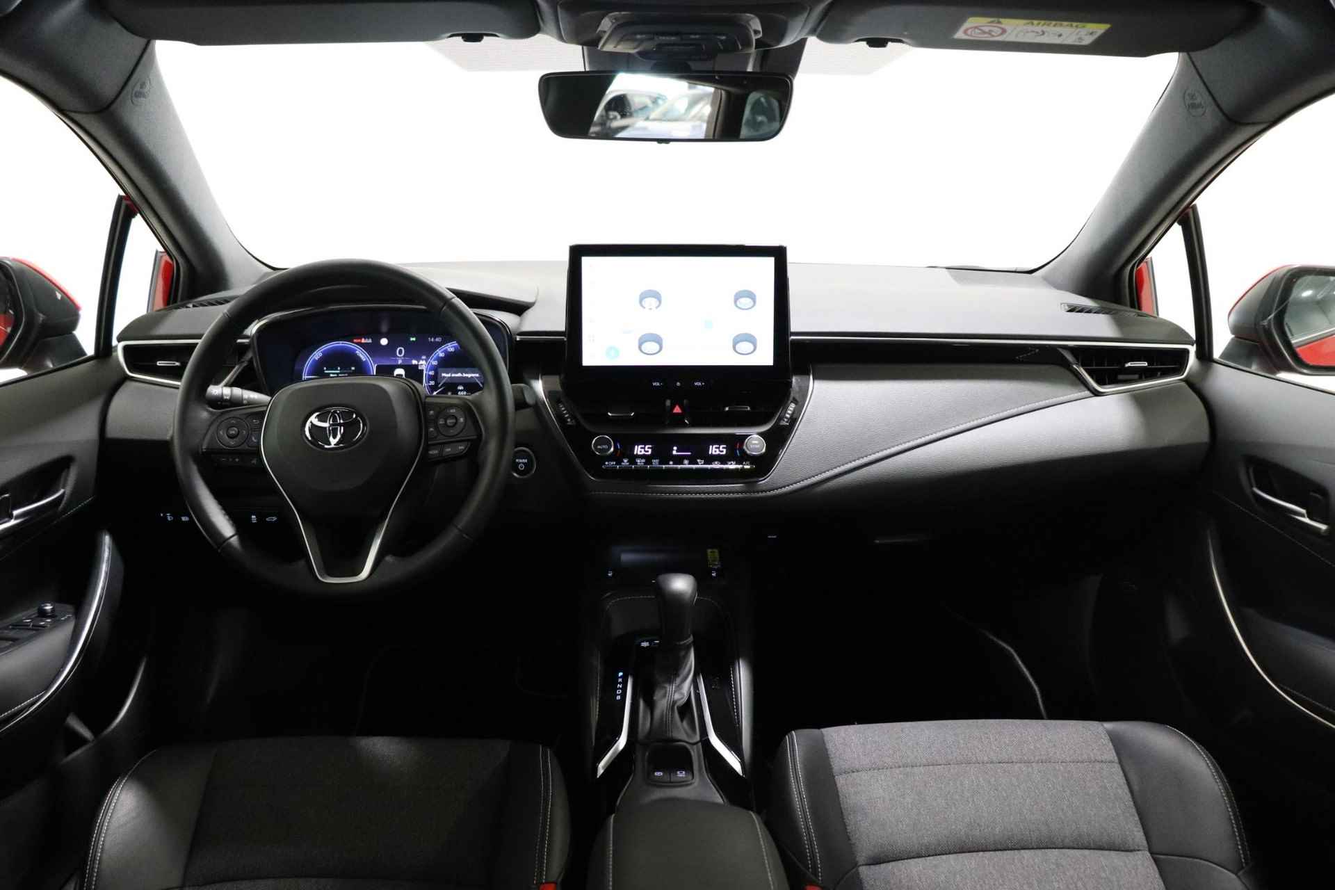 Toyota Corolla Touring Sports 1.8 Hybrid First Edition, NAVI, 1e Eigenaar, Camera, Draadloos opladen, Apple Carplay / Android Auto! - 3/32