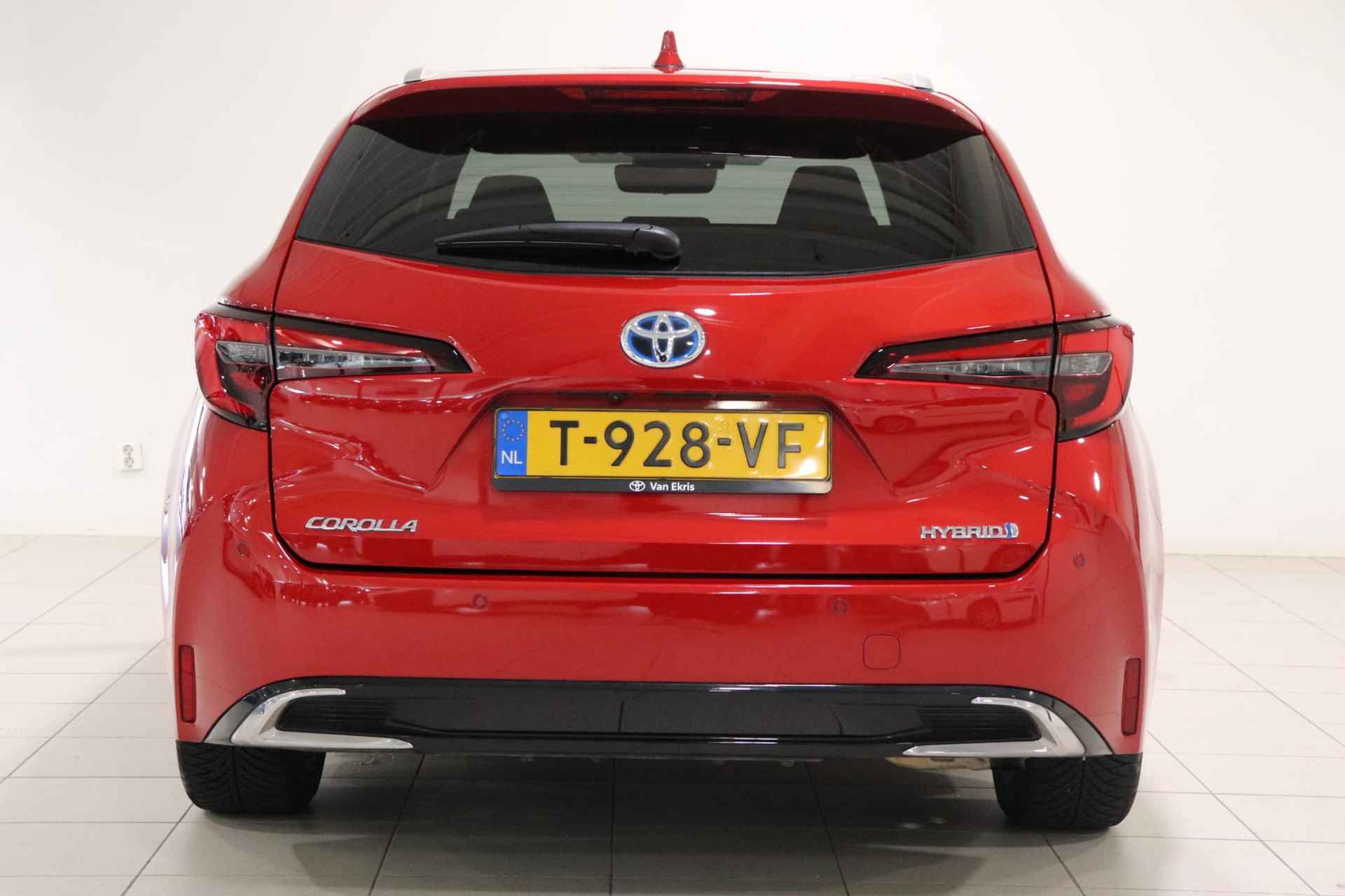 Toyota Corolla Touring Sports 1.8 Hybrid First Edition, NAVI, 1e Eigenaar, Camera, Draadloos opladen, Apple Carplay / Android Auto! - 4/32